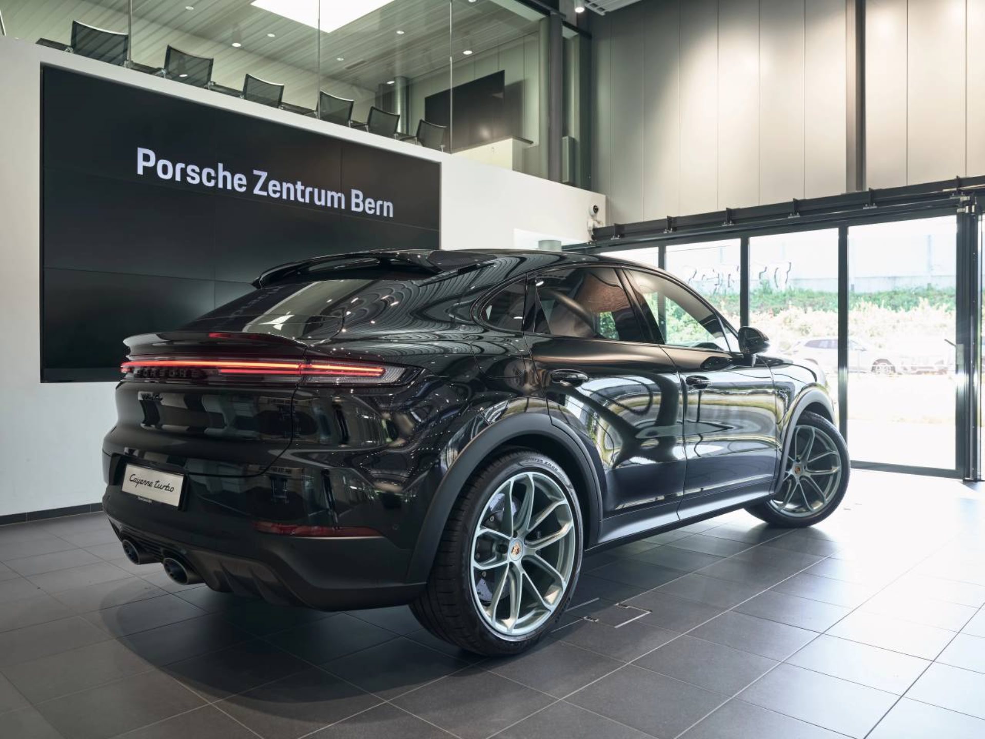 PORSCHE Cayenne Turbo E-Hybrid Coupé mit GT-Paket-image-2