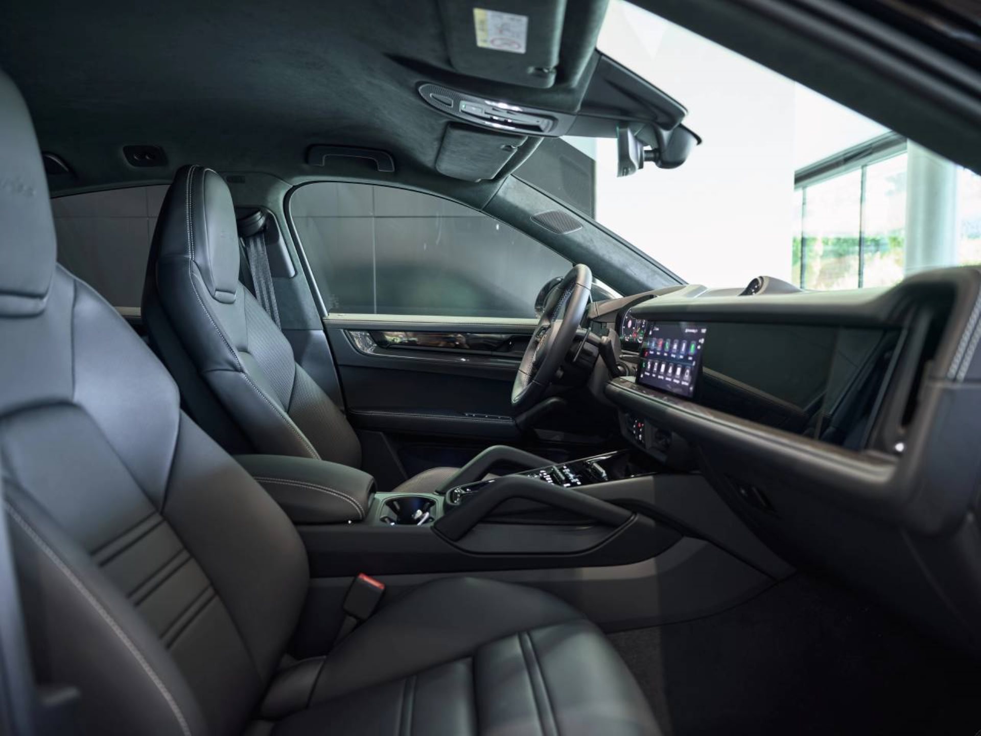 PORSCHE Cayenne Turbo E-Hybrid Coupé mit GT-Paket-image-17