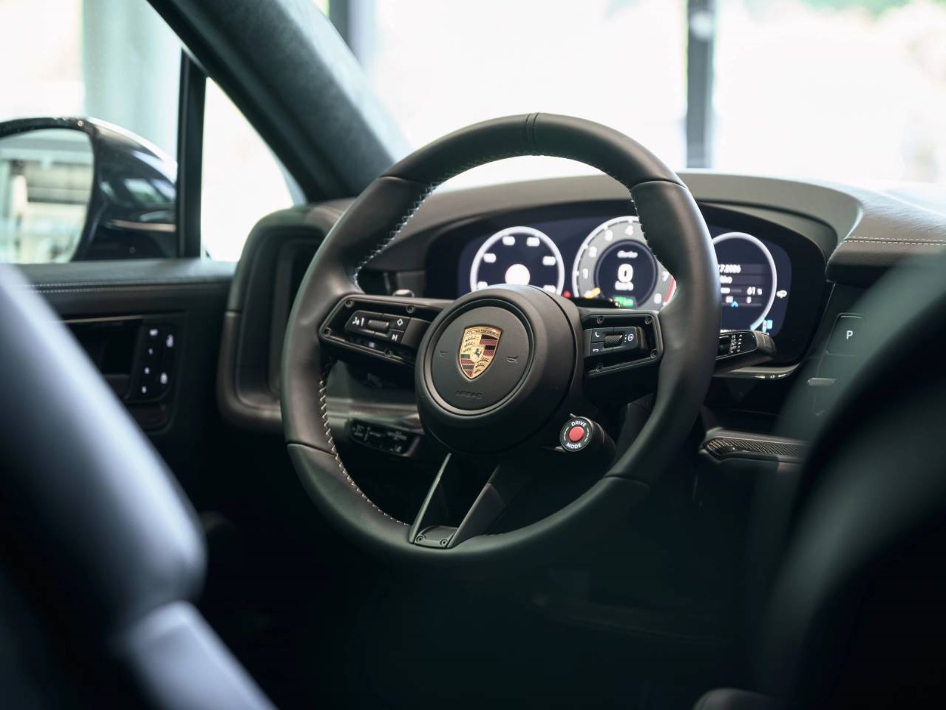 PORSCHE Cayenne Turbo E-Hybrid Coupé mit GT-Paket-image-13