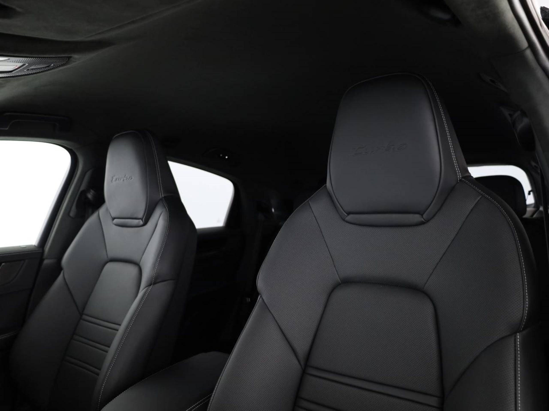 PORSCHE Cayenne Turbo E-Hybrid Coupé mit GT-Paket-image-4