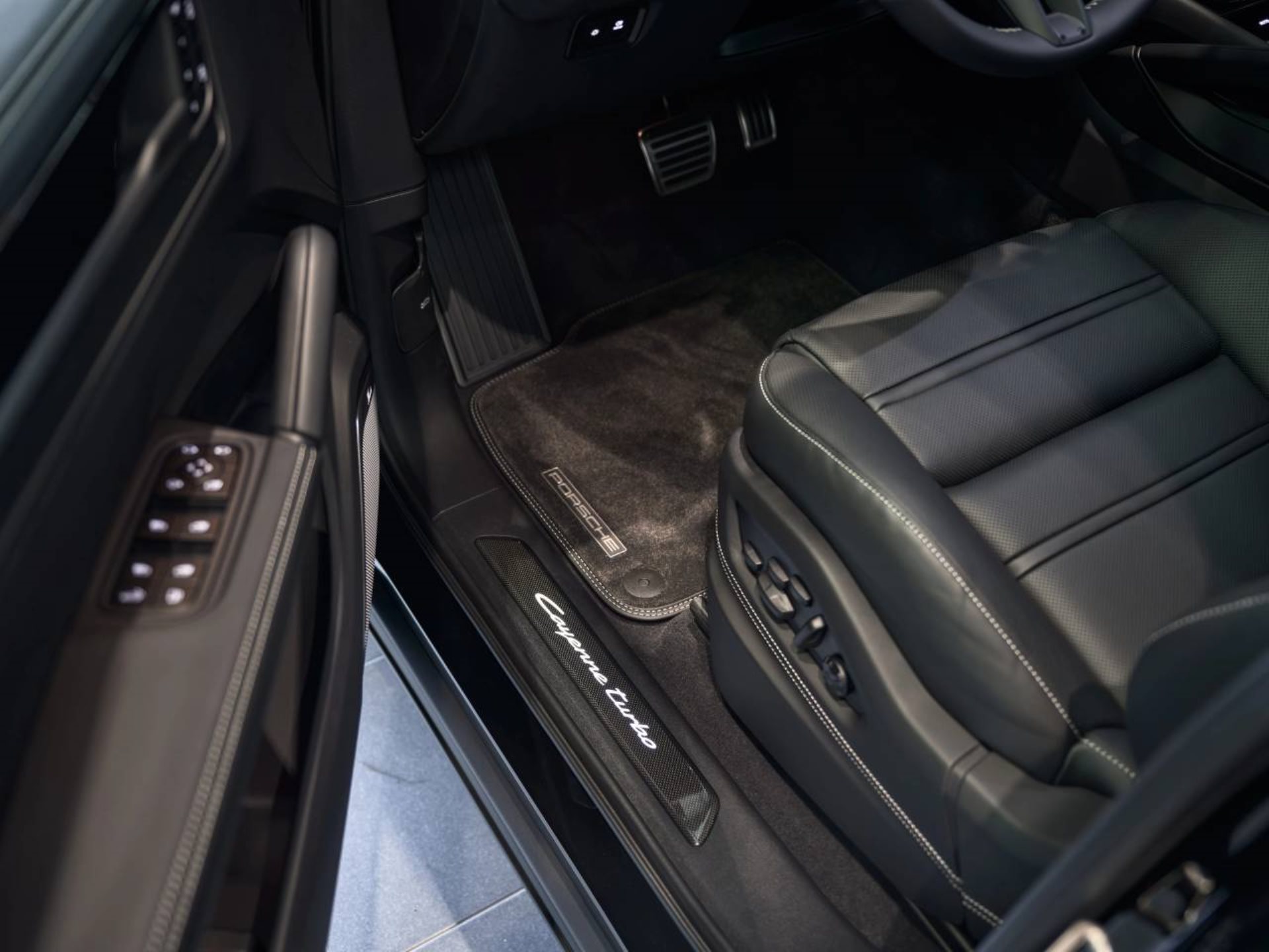 PORSCHE Cayenne Turbo E-Hybrid Coupé mit GT-Paket-image-20