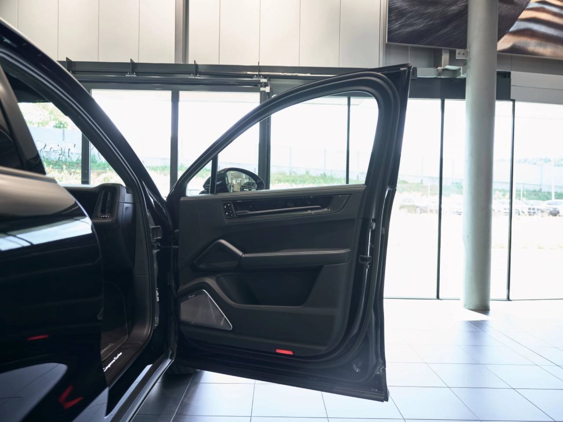 PORSCHE Cayenne Turbo E-Hybrid Coupé mit GT-Paket-image-21
