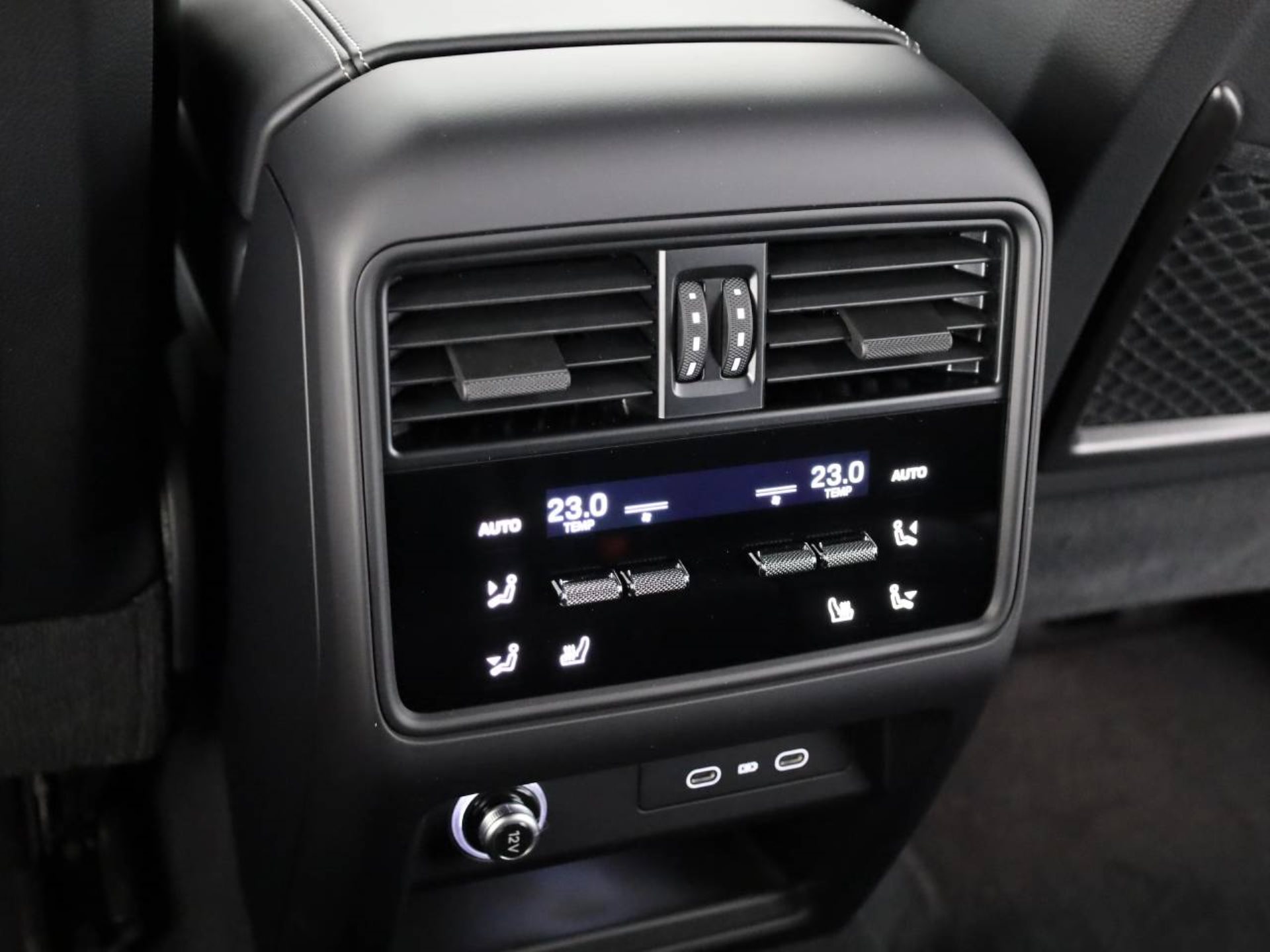 PORSCHE Cayenne Turbo E-Hybrid Coupé mit GT-Paket-image-28