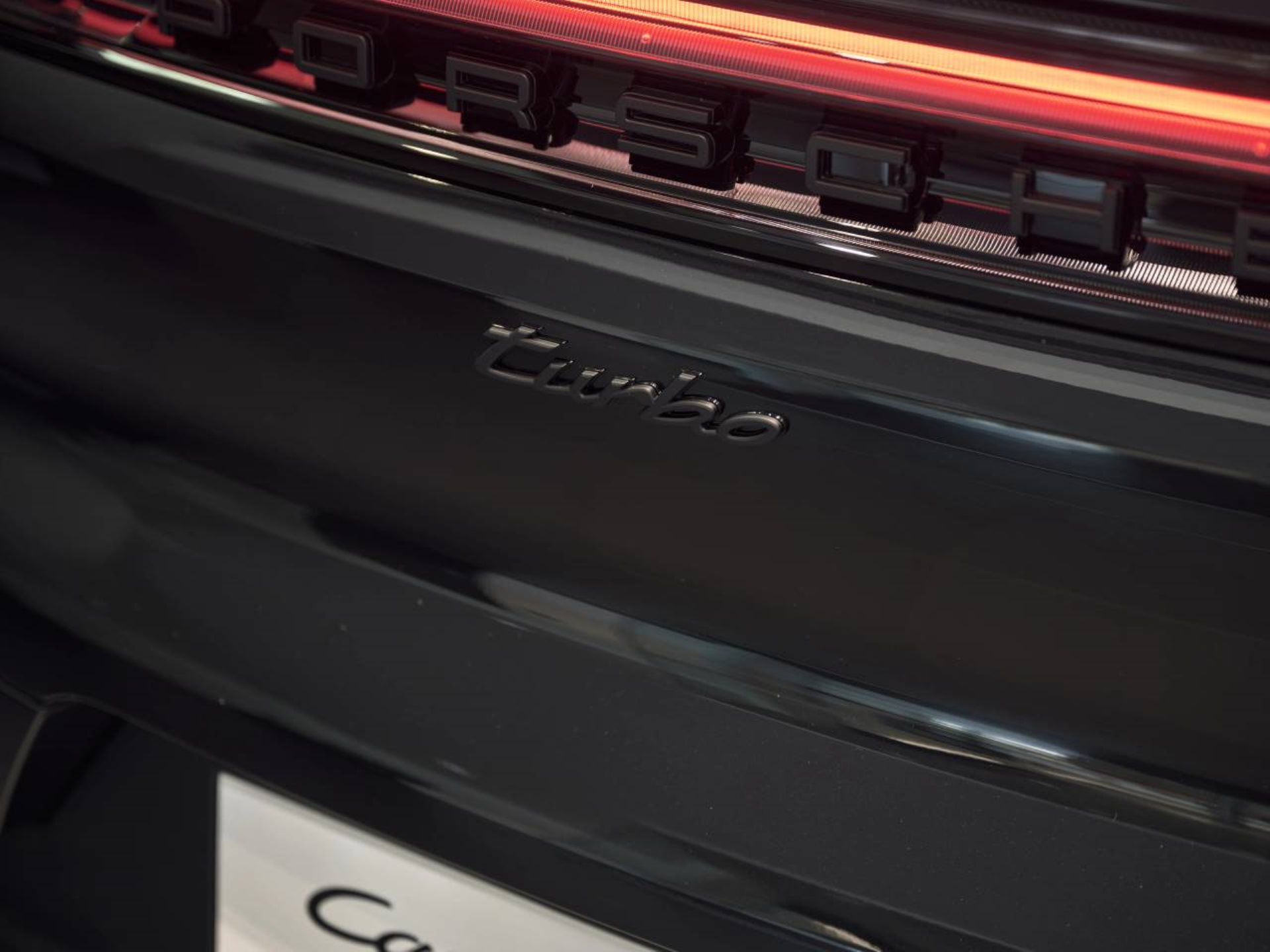 PORSCHE Cayenne Turbo E-Hybrid Coupé mit GT-Paket-image-27
