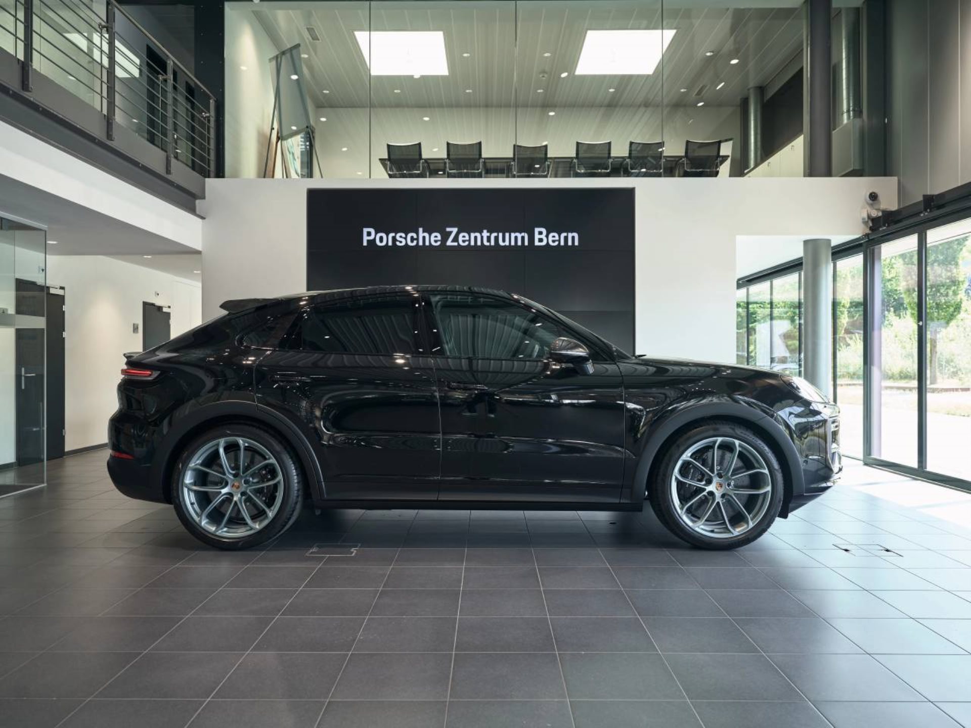 PORSCHE Cayenne Turbo E-Hybrid Coupé mit GT-Paket-image-1