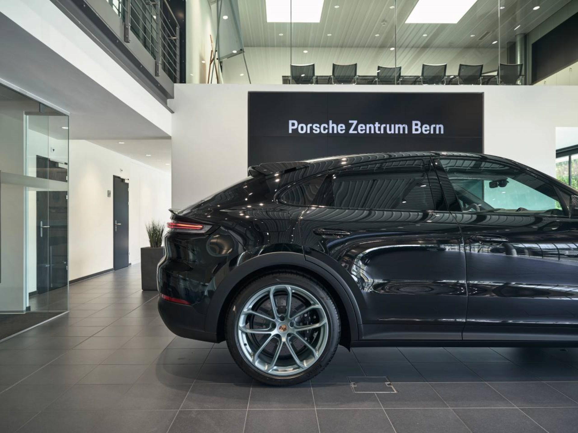 PORSCHE Cayenne Turbo E-Hybrid Coupé mit GT-Paket-image-9