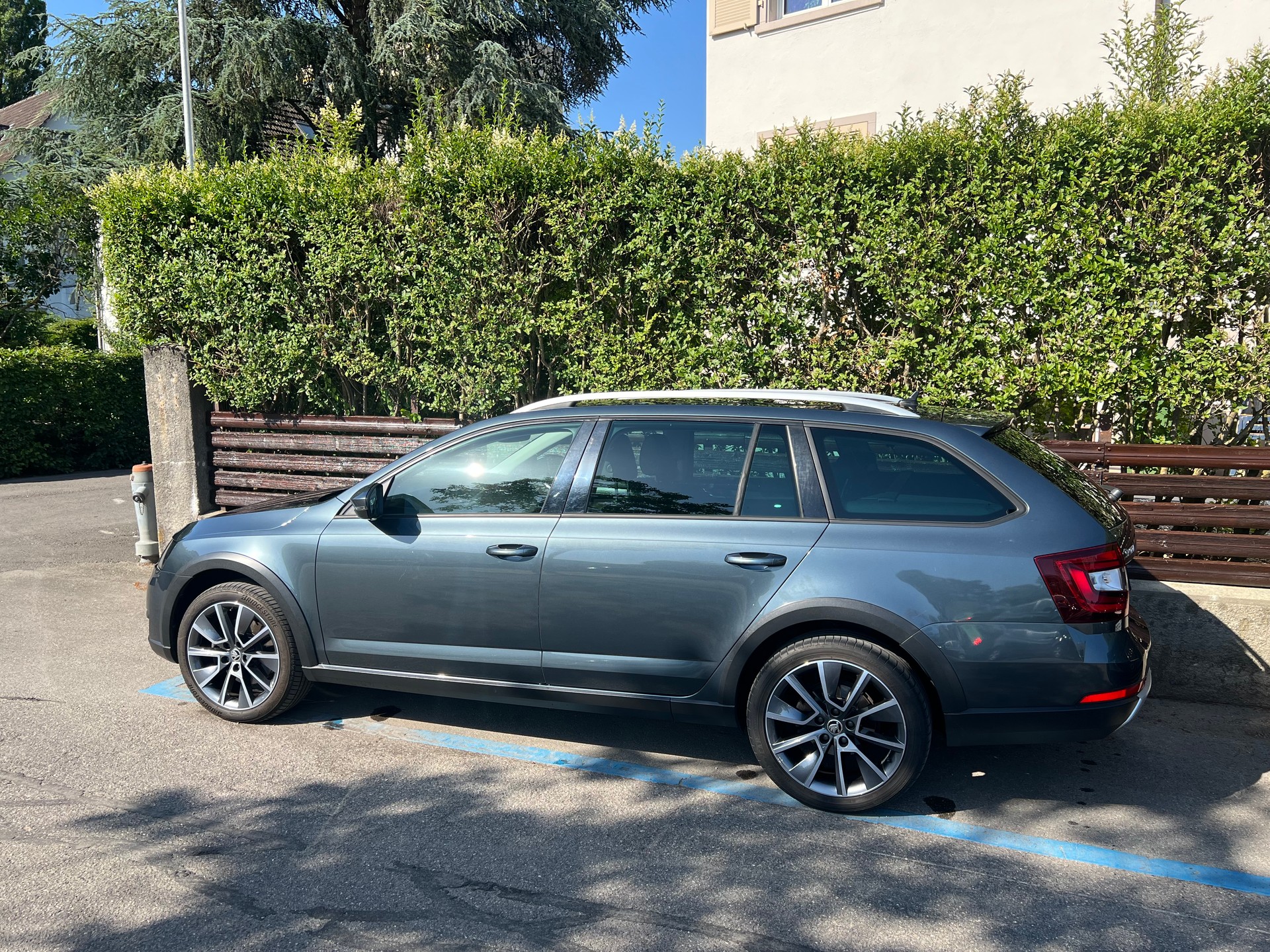 SKODA 1.8 TSI 180 4x4 DSG-image-4