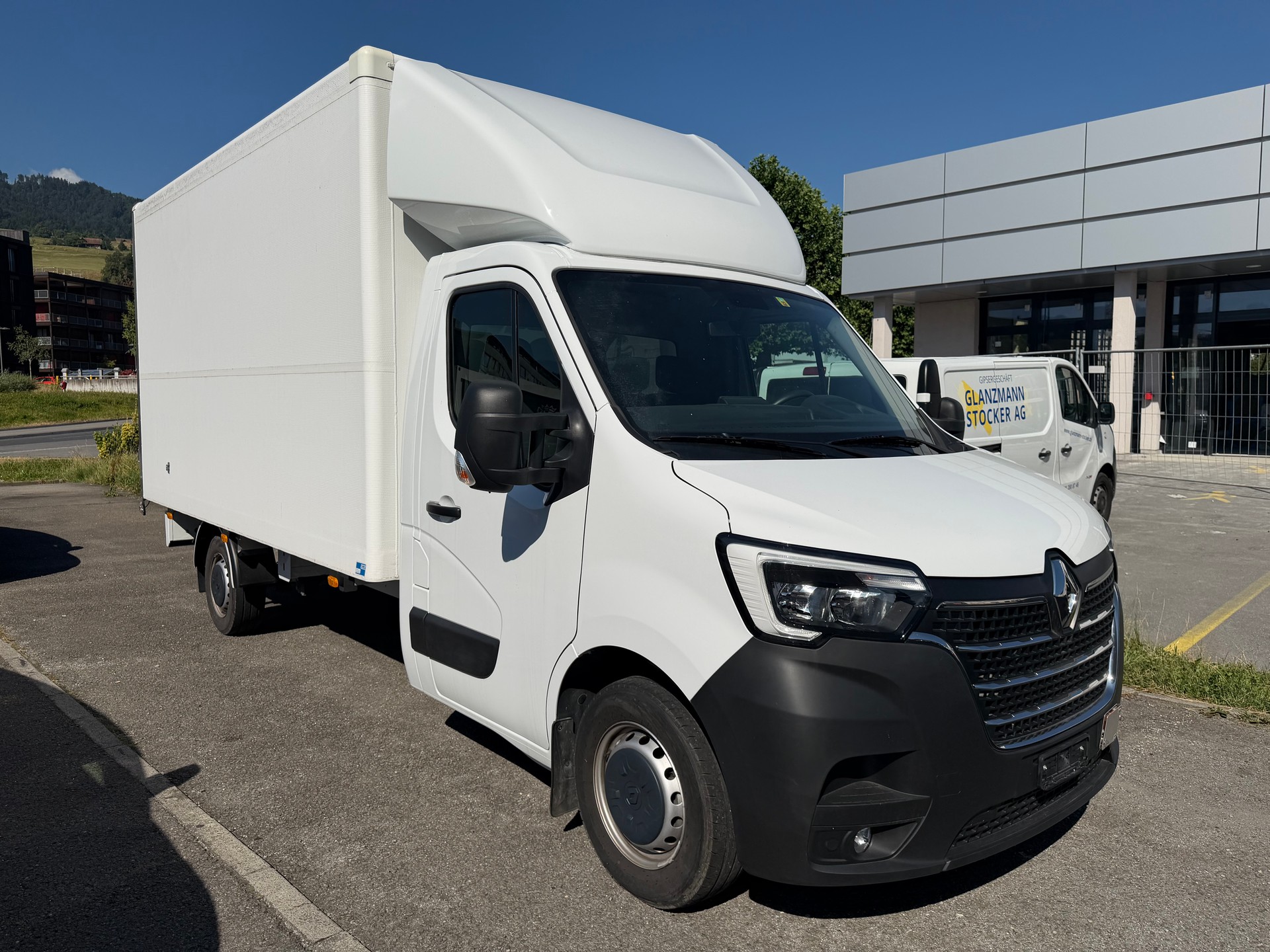 RENAULT Master E-Tech 35 EV 52kWh L2-image-2