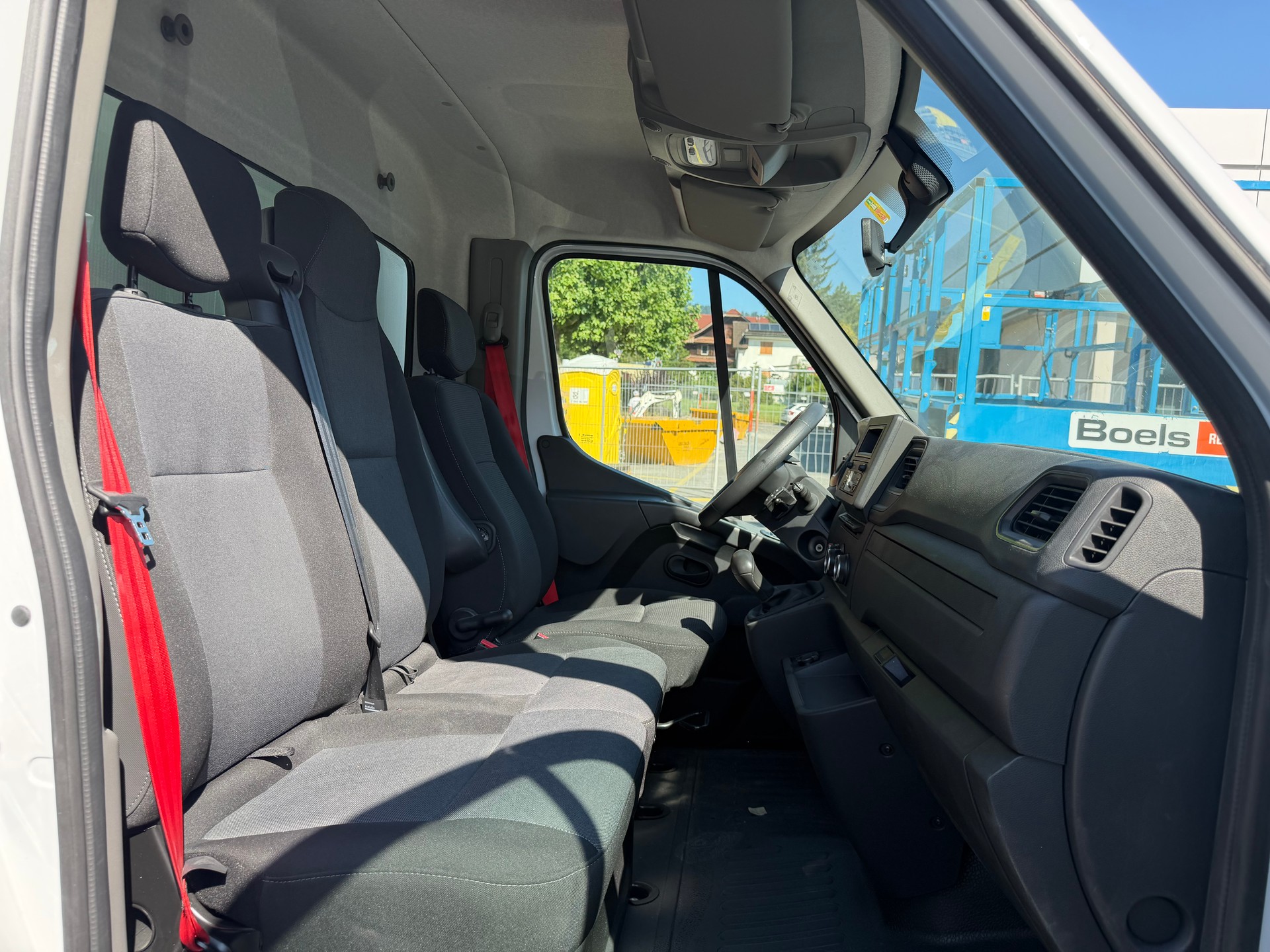 RENAULT Master E-Tech 35 EV 52kWh L2-image-8
