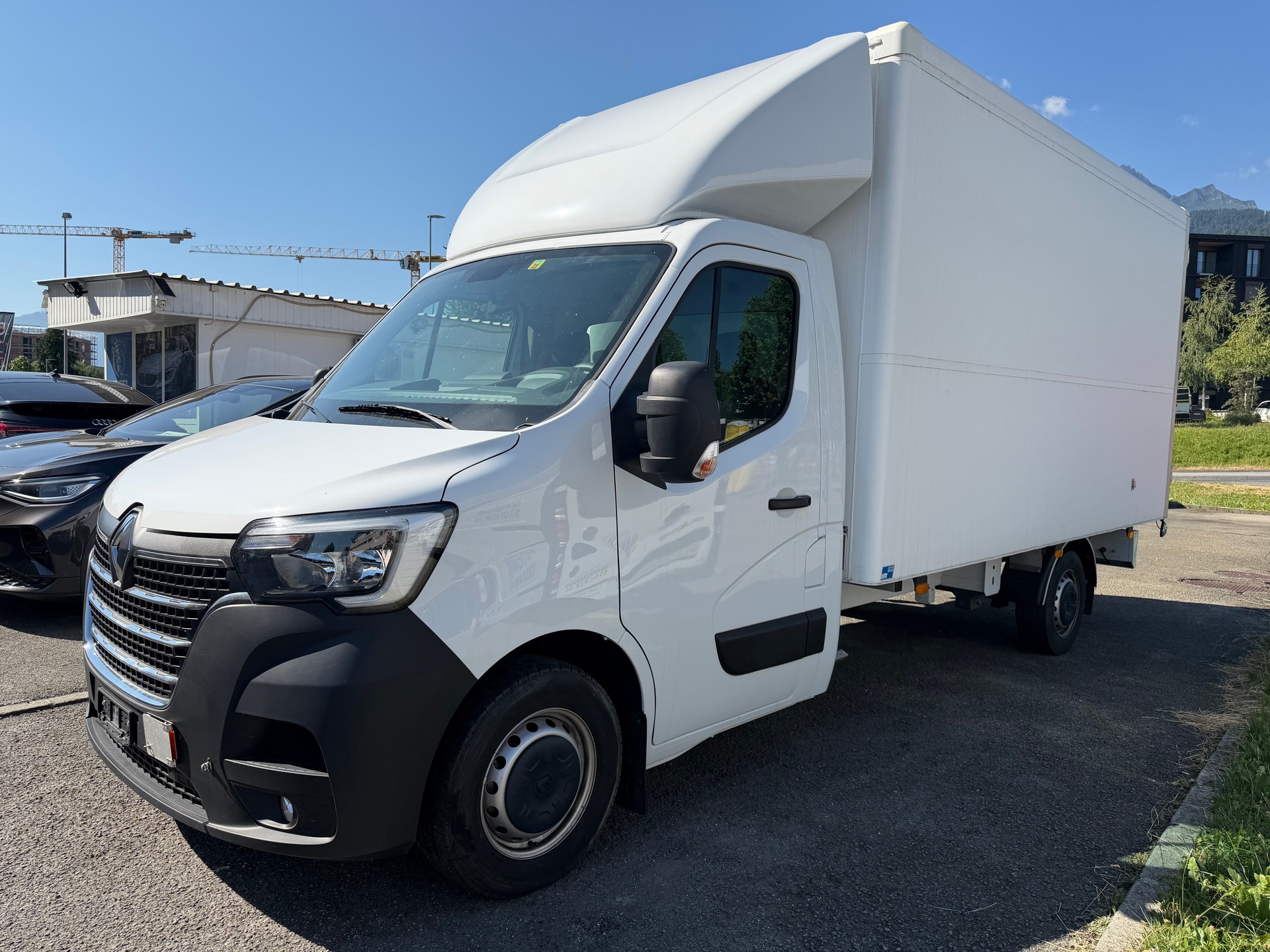 RENAULT Master E-Tech 35 EV 52kWh L2-image-0