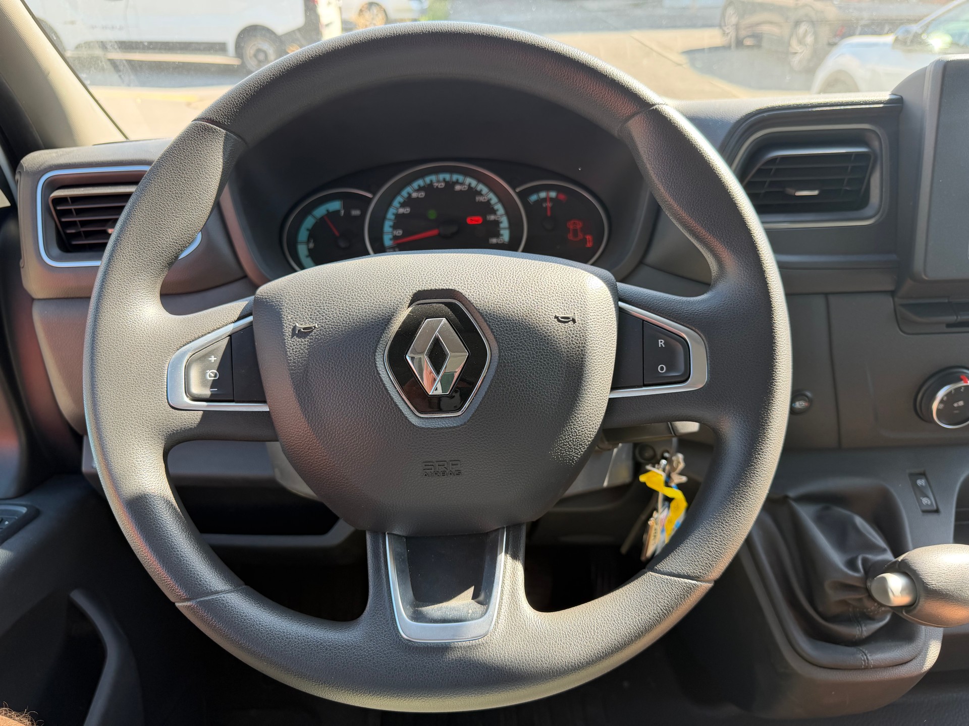 RENAULT Master E-Tech 35 EV 52kWh L2-image-9