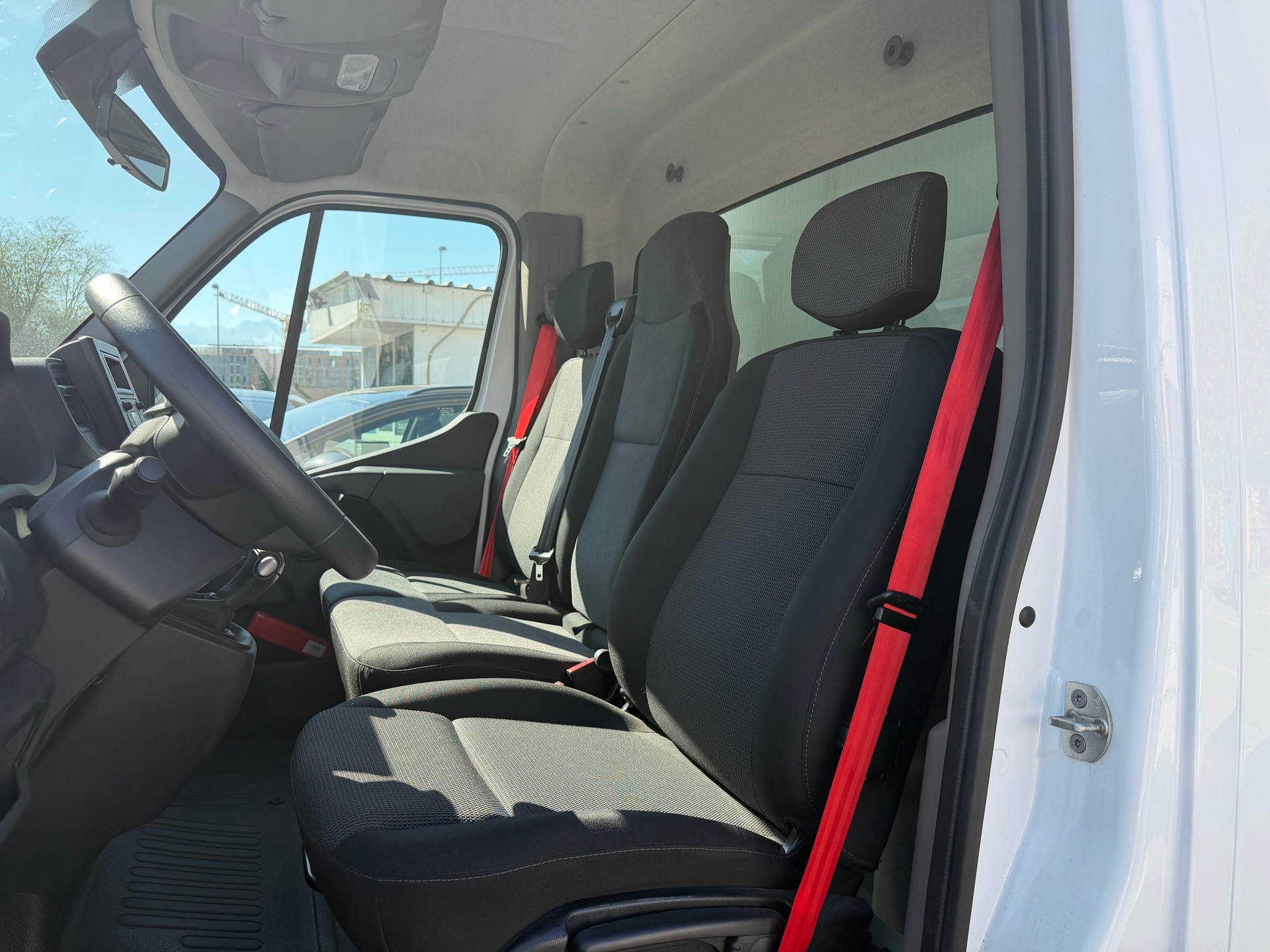 RENAULT Master E-Tech 35 EV 52kWh L2-image-7