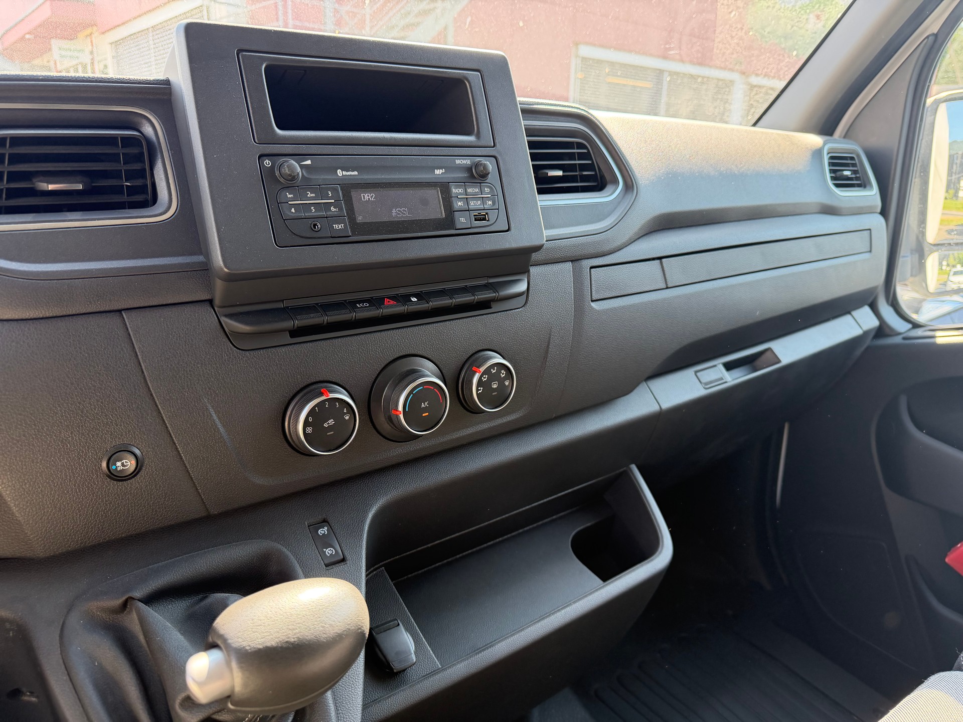RENAULT Master E-Tech 35 EV 52kWh L2-image-11