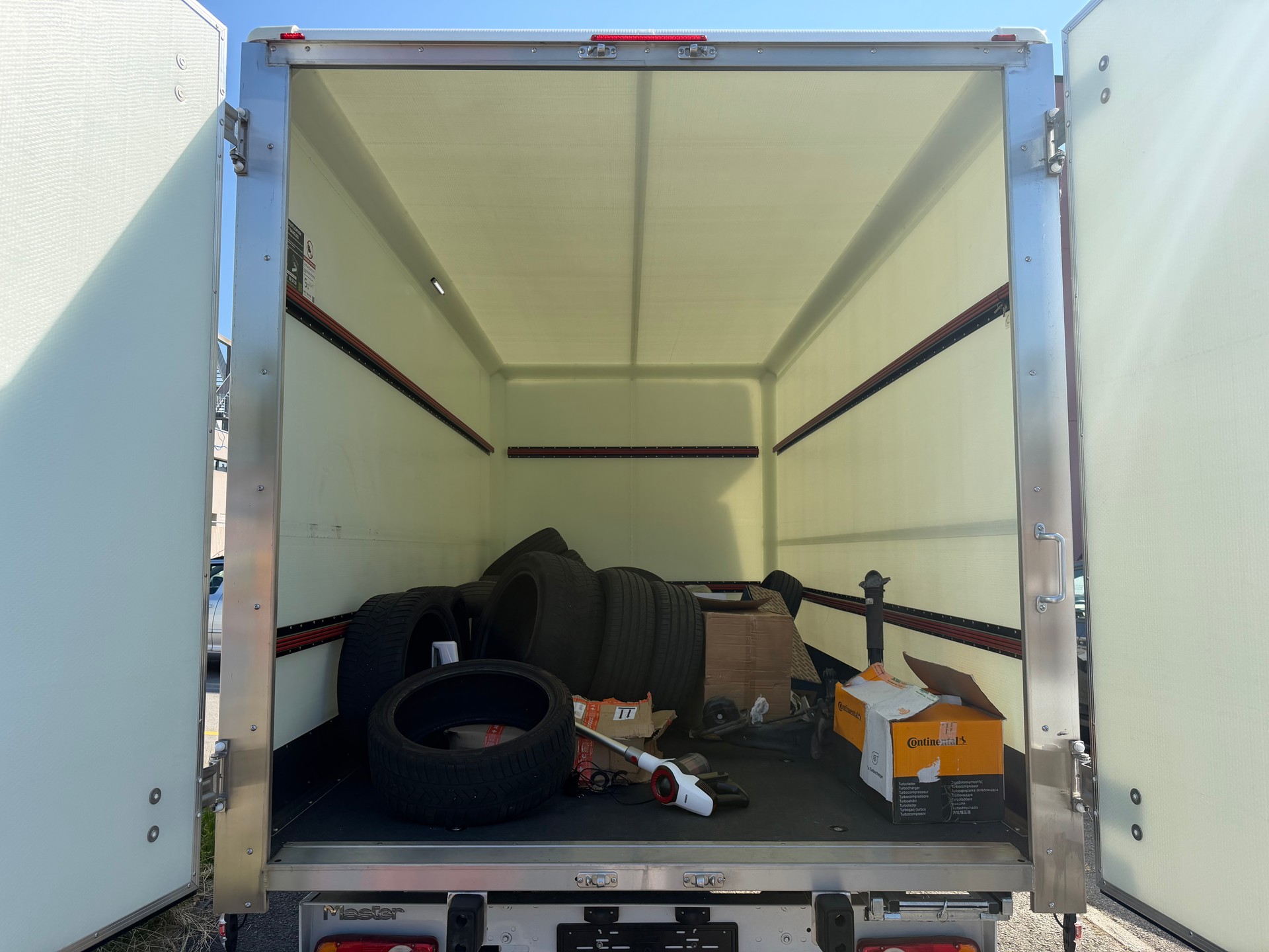 RENAULT Master E-Tech 35 EV 52kWh L2-image-6