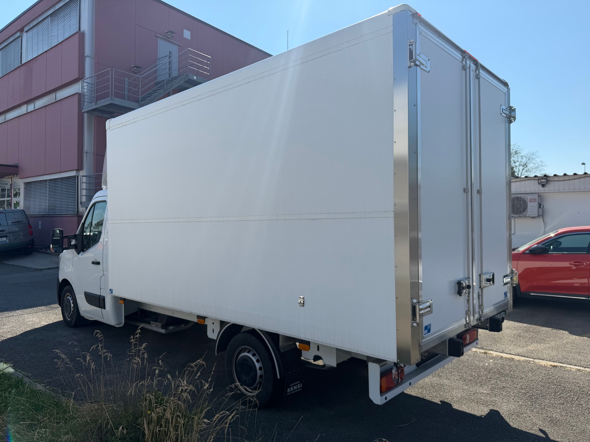 RENAULT Master E-Tech 35 EV 52kWh L2-image-5