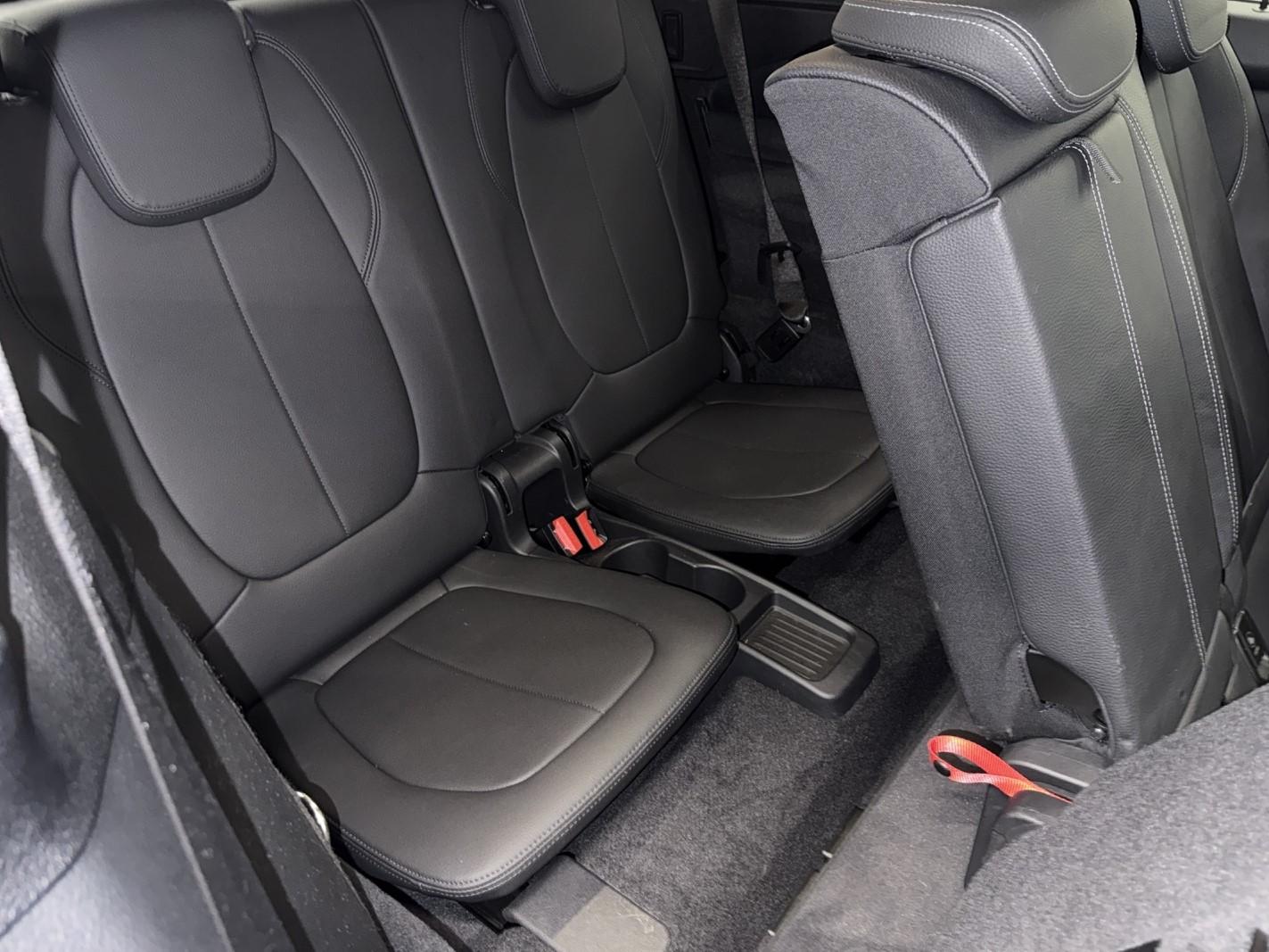 BMW 218d xDrive Gran Tourer M SPORT-image-19
