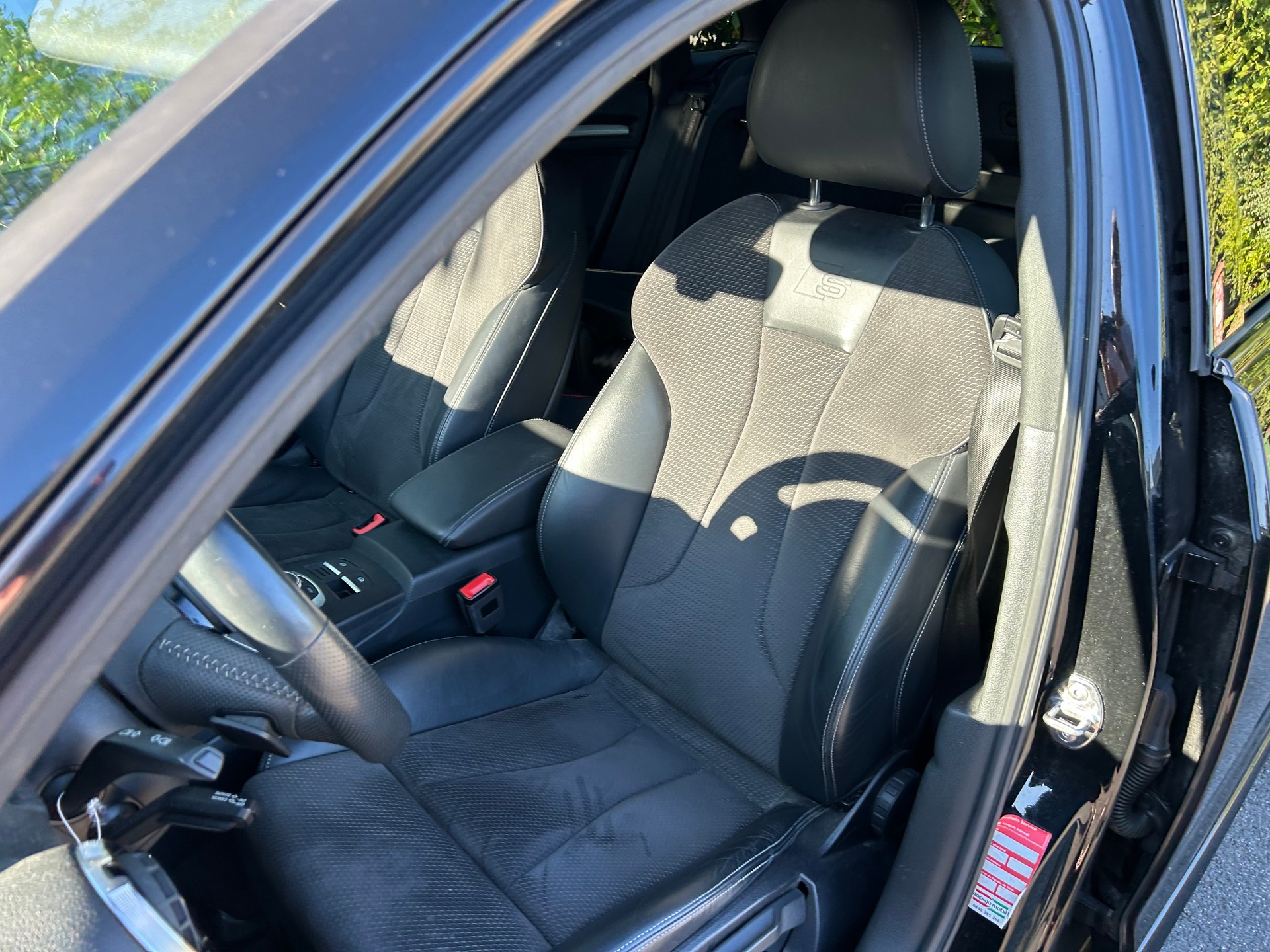AUDI 2.0 T FSI quattro S-Tronic-image-2