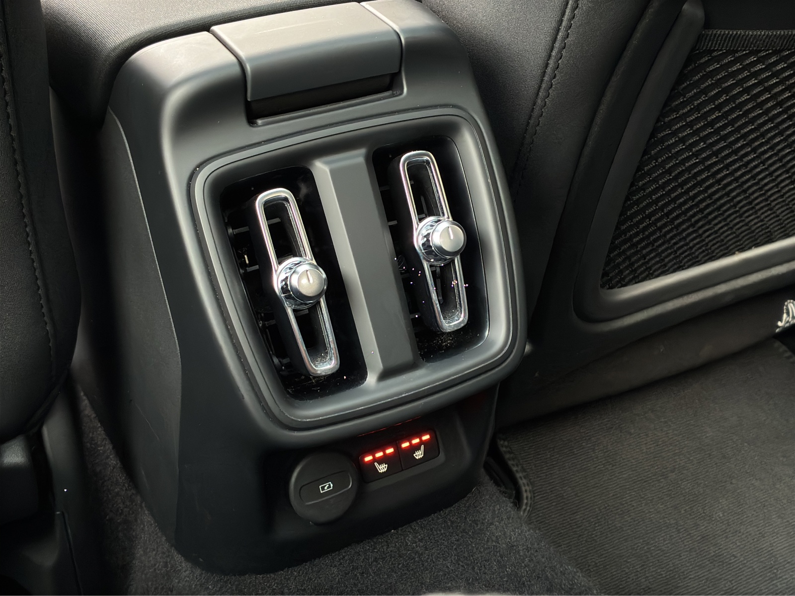 POLESTAR 2 Long Range Dual Motor-image-19