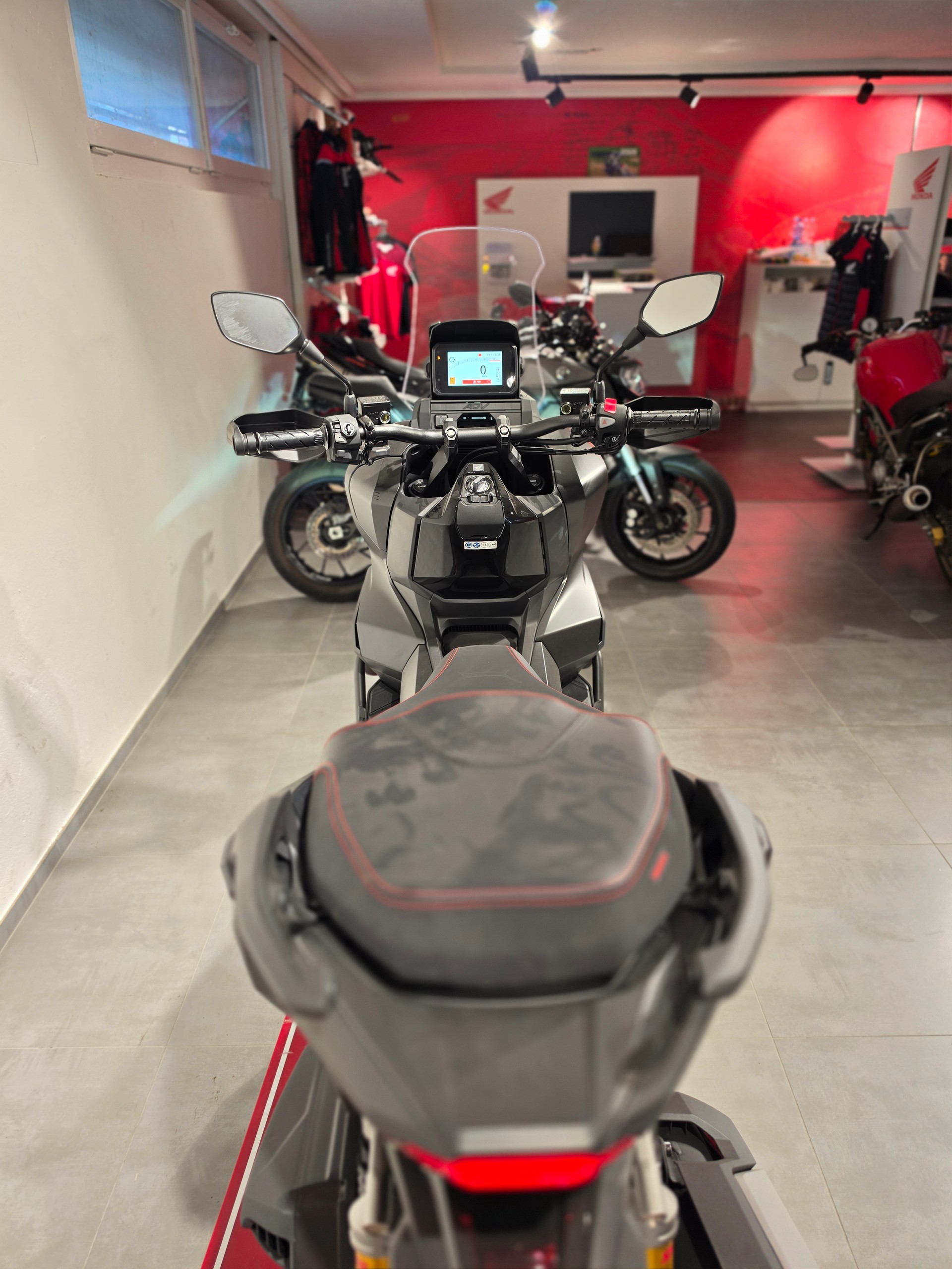 HONDA ADV 350-image-7