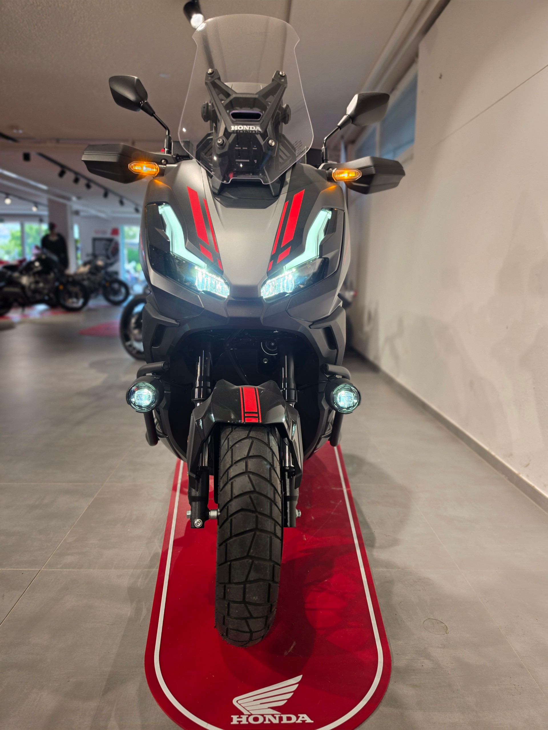 HONDA ADV 350-showroom-element-1