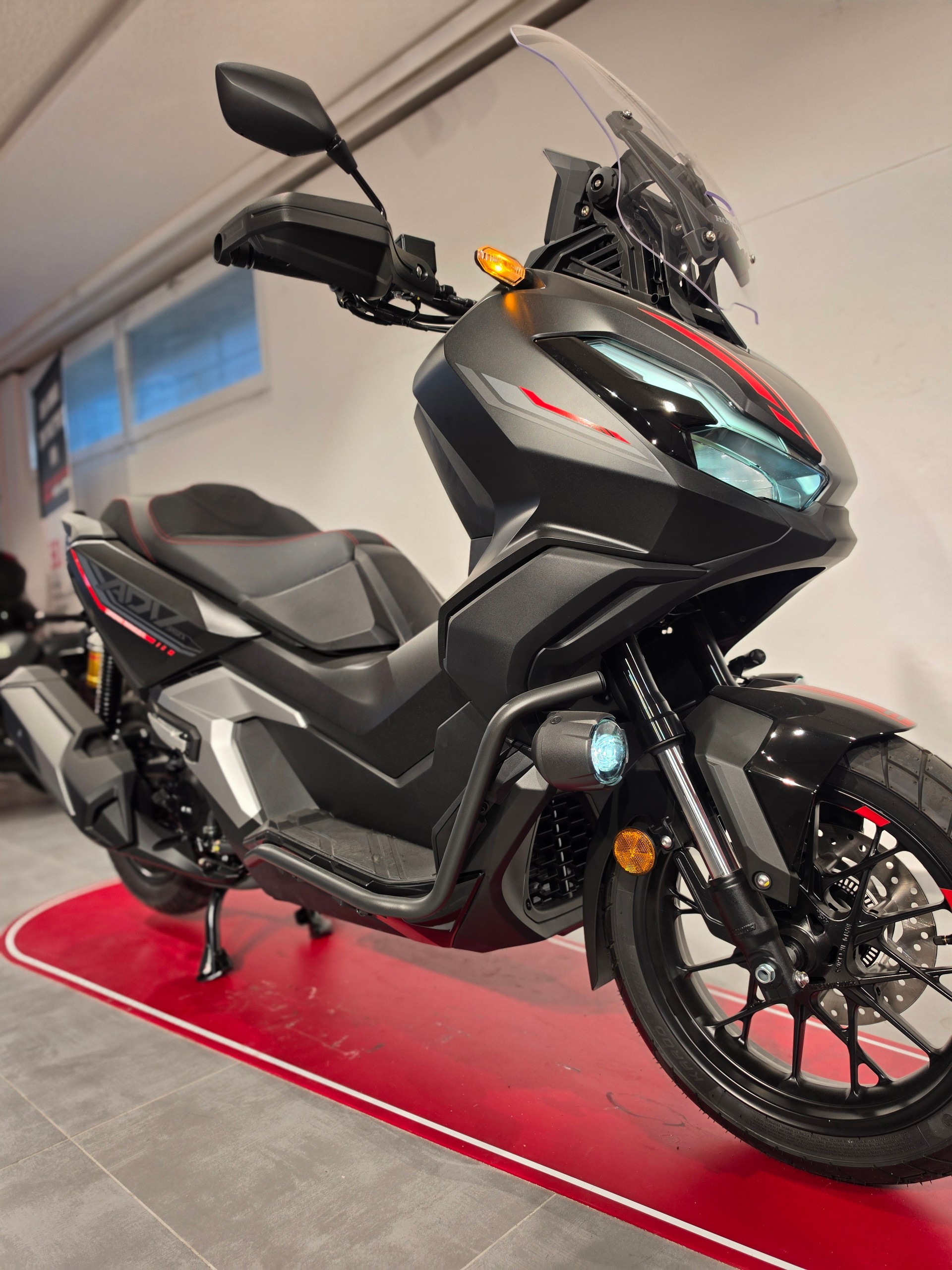 HONDA ADV 350-showroom-element-3
