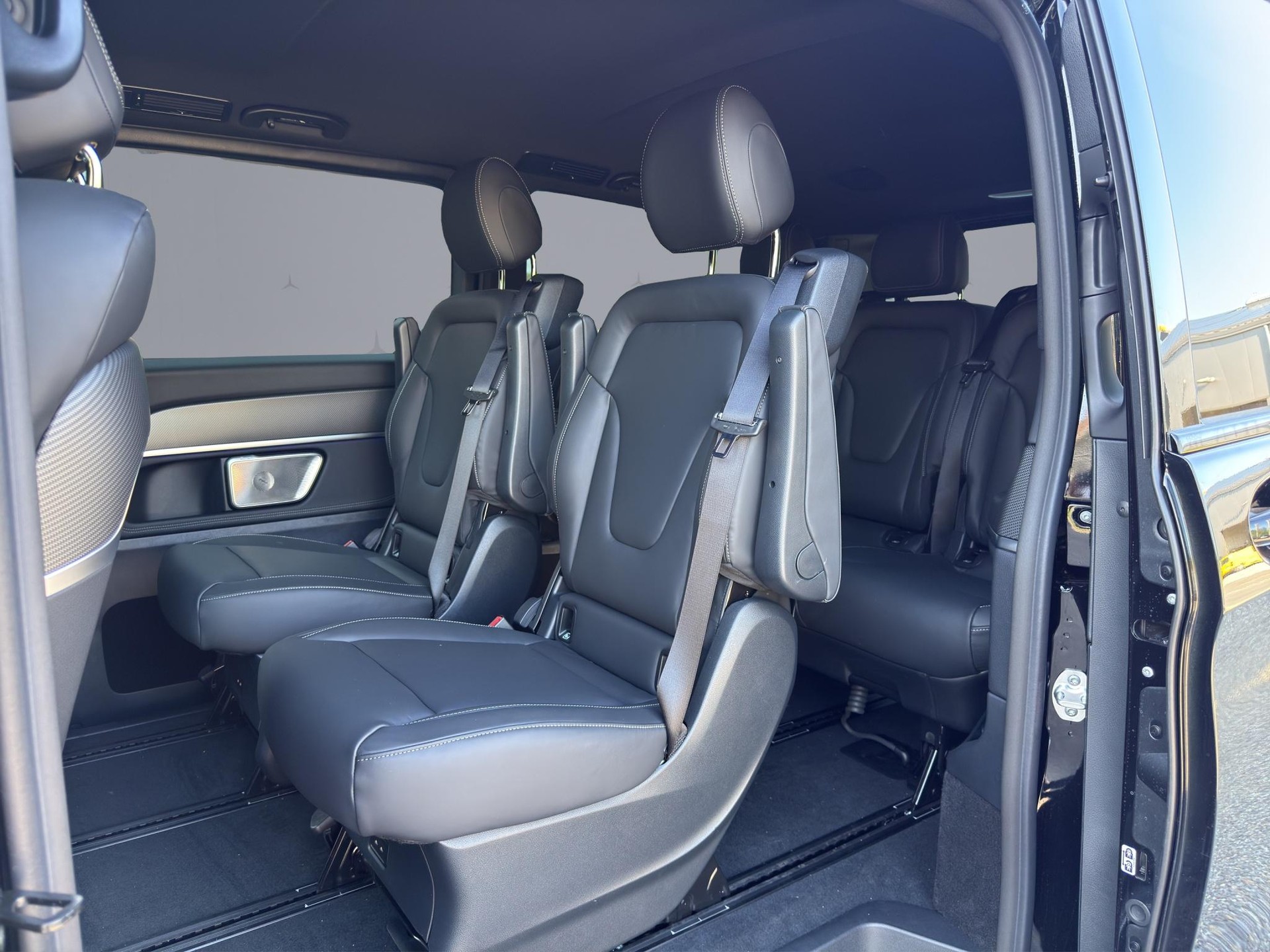 MERCEDES-BENZ V 300 d Exclusive lang Van-image-12