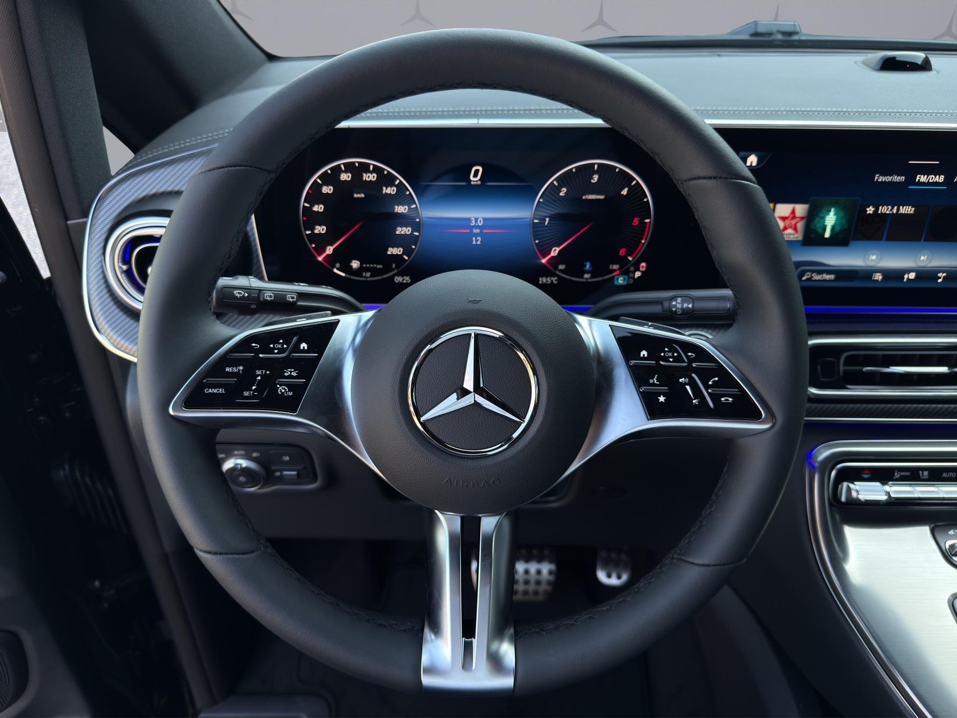 MERCEDES-BENZ V 300 d Exclusive lang Van-image-10