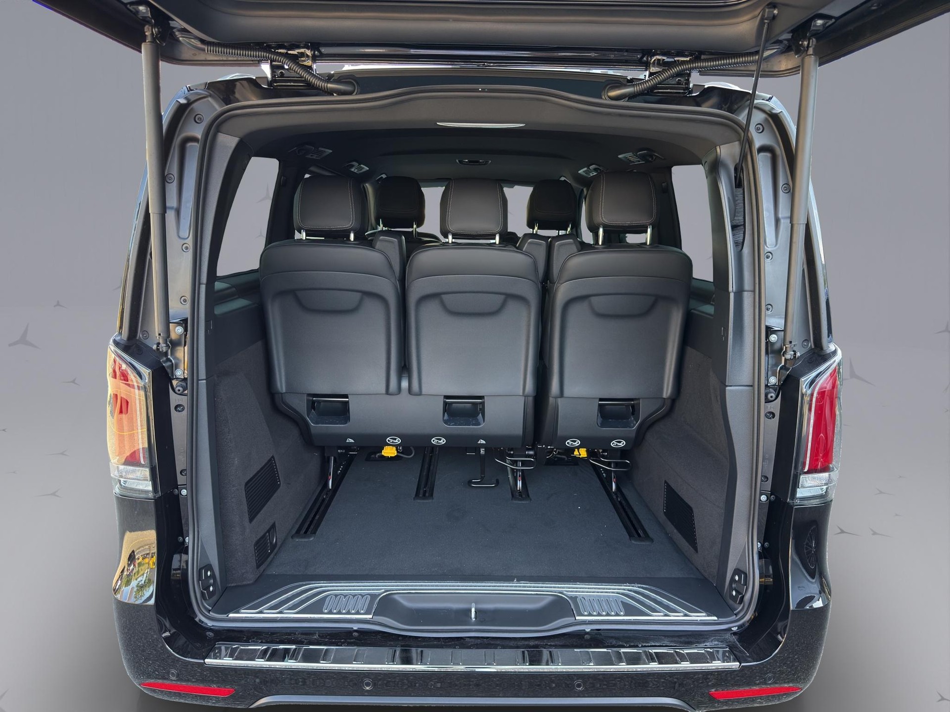 MERCEDES-BENZ V 300 d Exclusive lang Van-image-18
