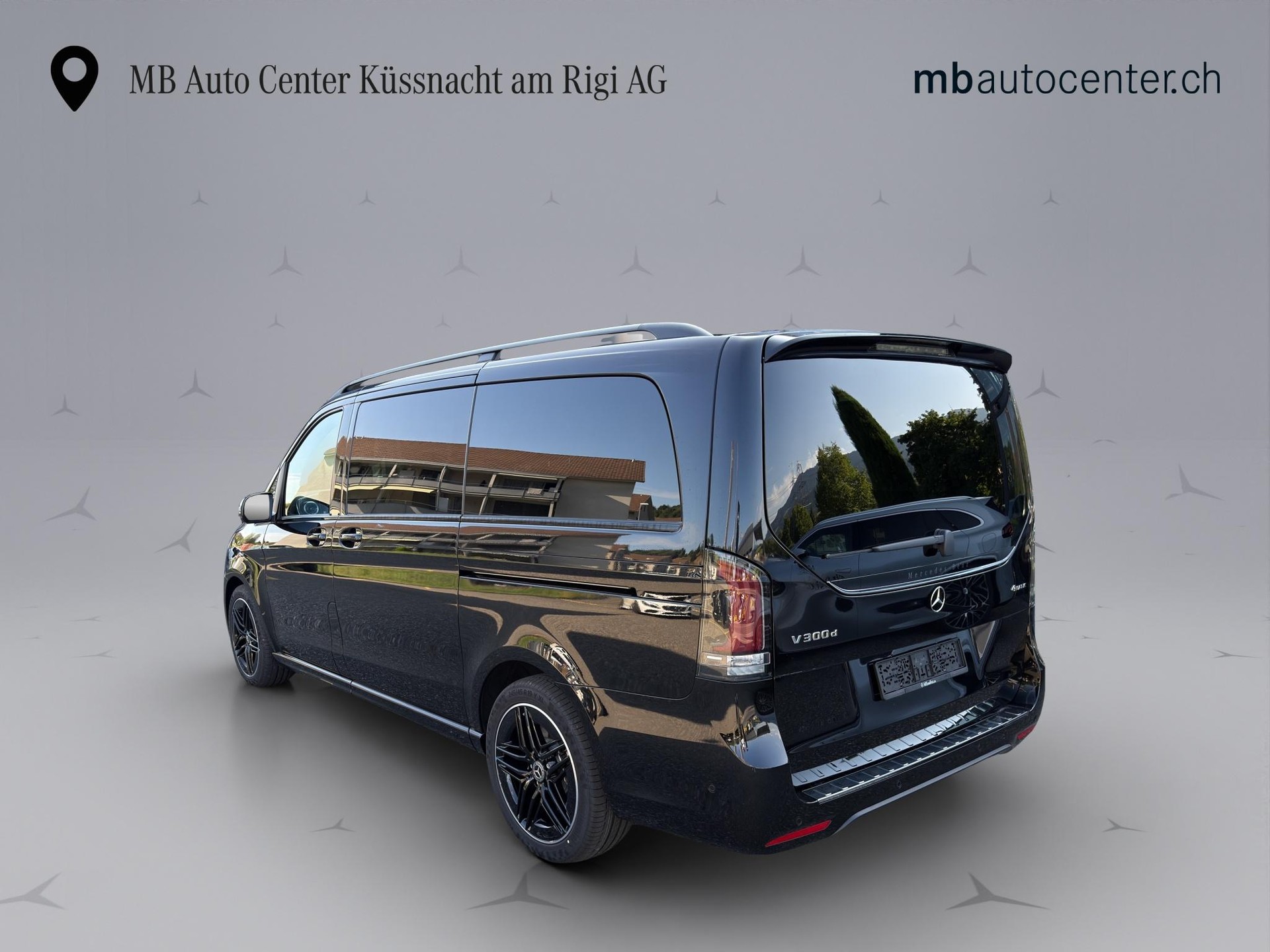 MERCEDES-BENZ V 300 d Exclusive lang Van-image-4