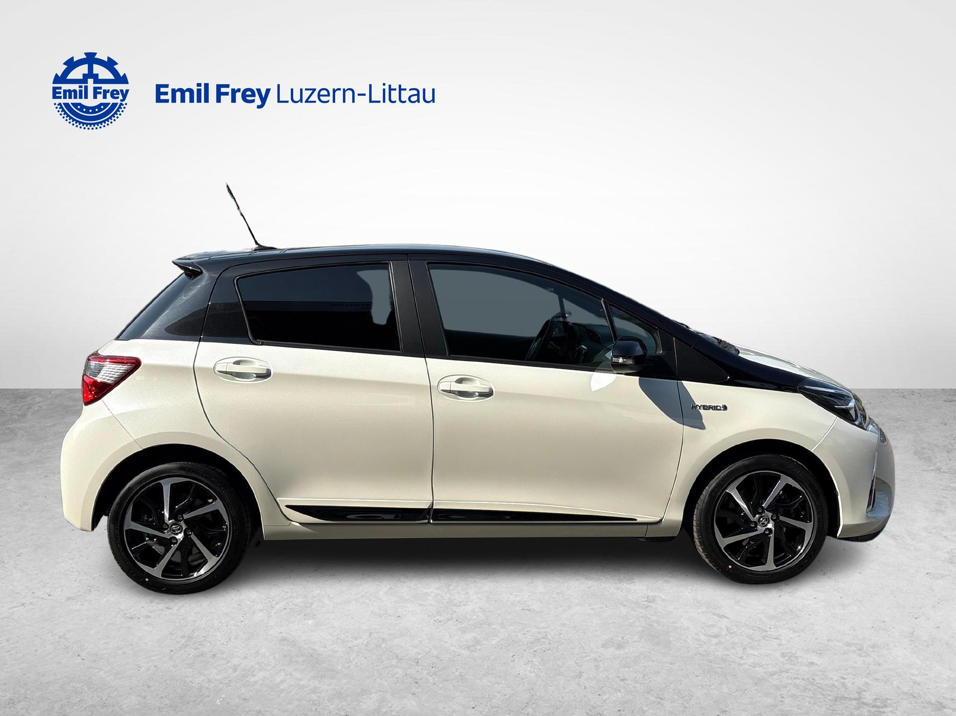 TOYOTA Yaris 1.5 VVT-i HSD Premium-image-5