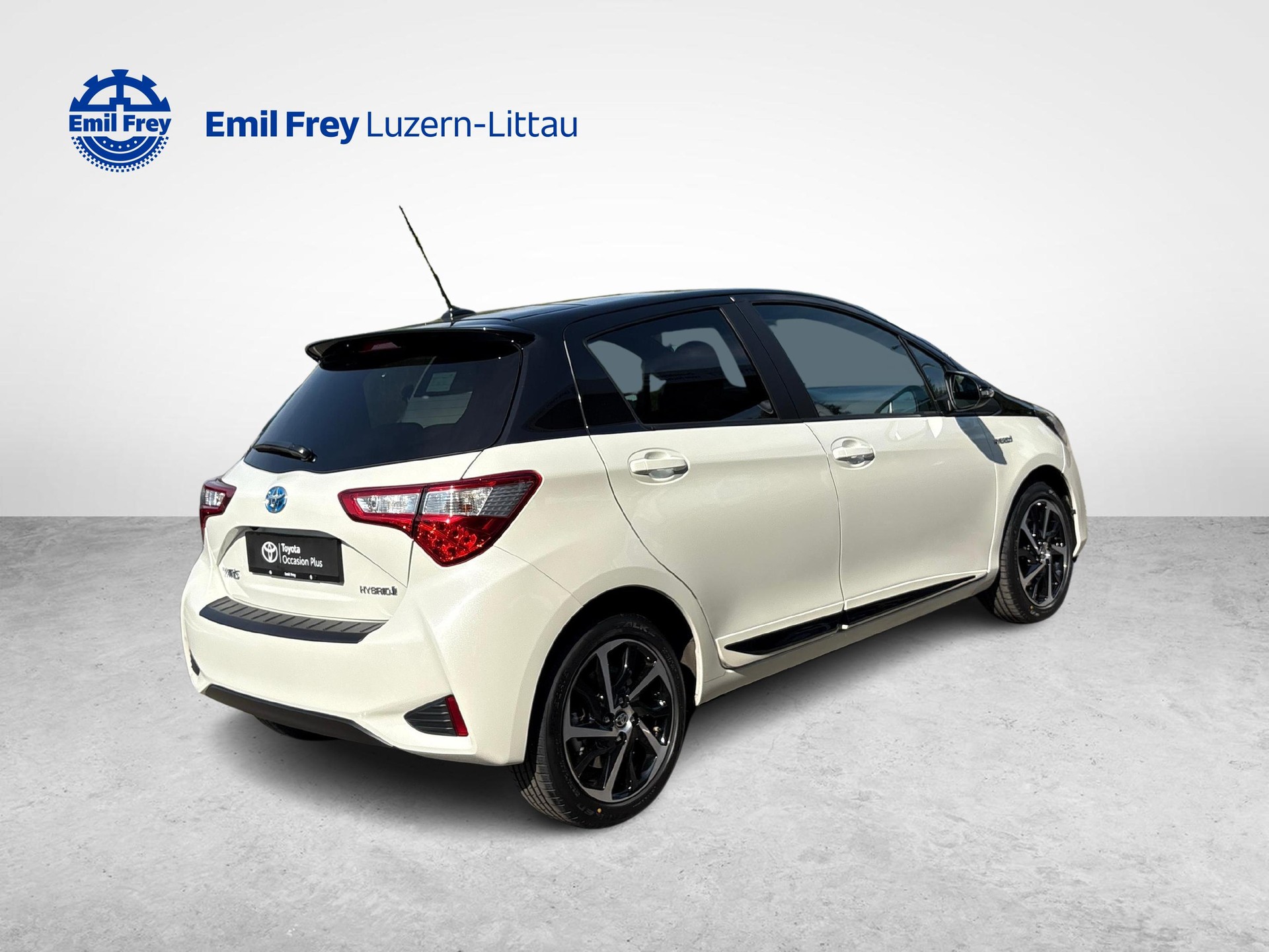 TOYOTA Yaris 1.5 VVT-i HSD Premium-image-4