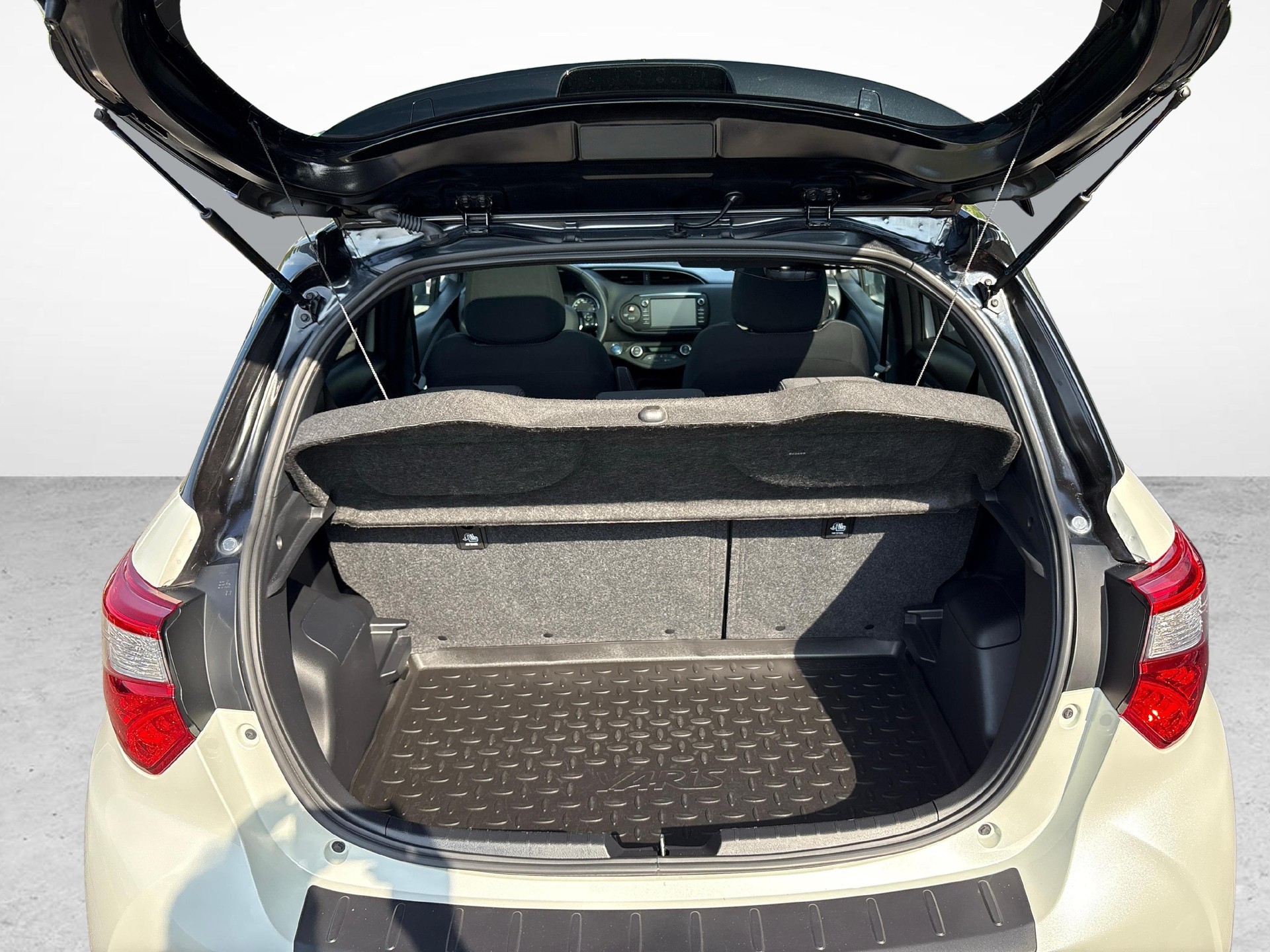 TOYOTA Yaris 1.5 VVT-i HSD Premium-image-11