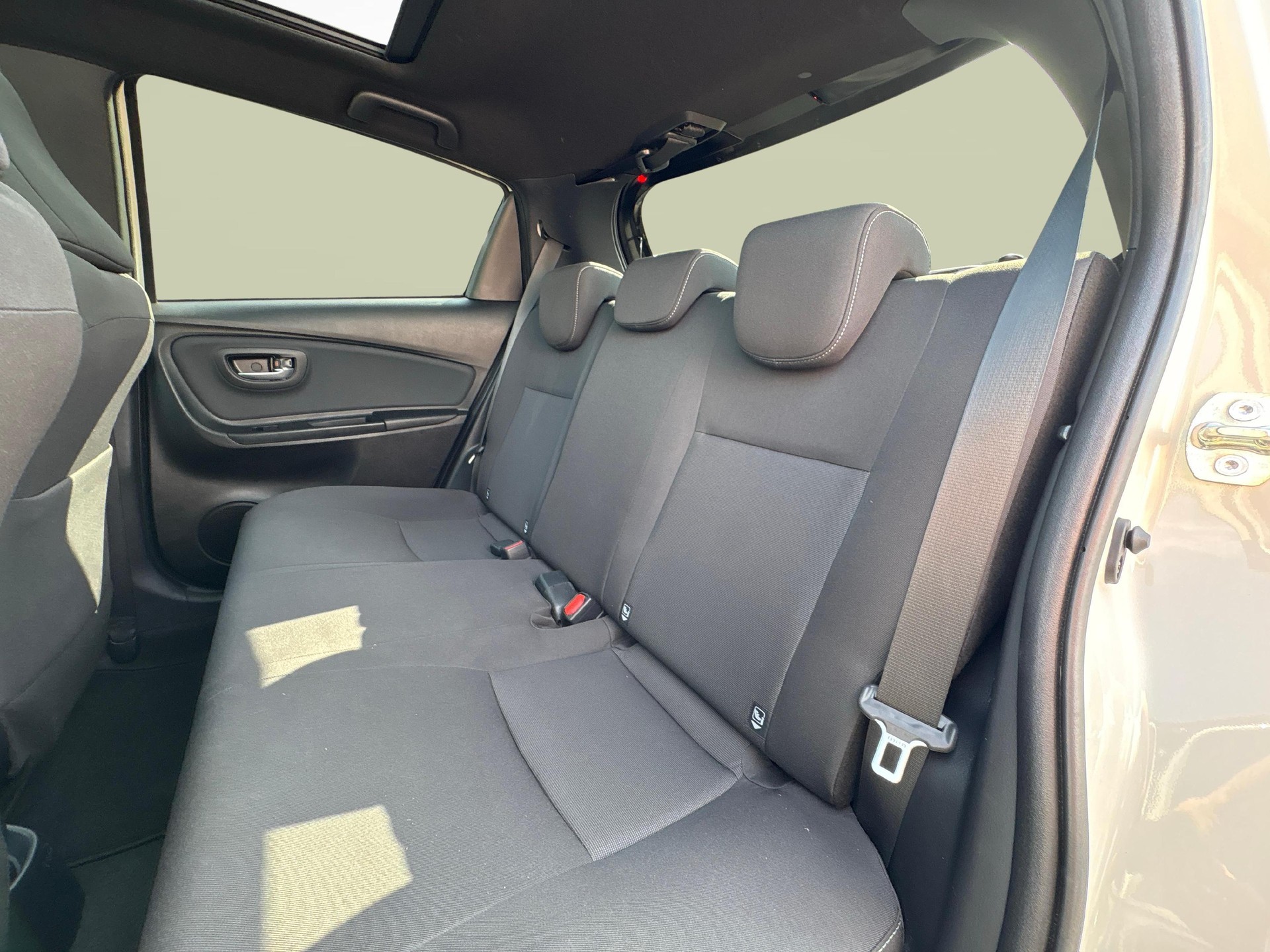 TOYOTA Yaris 1.5 VVT-i HSD Premium-image-10