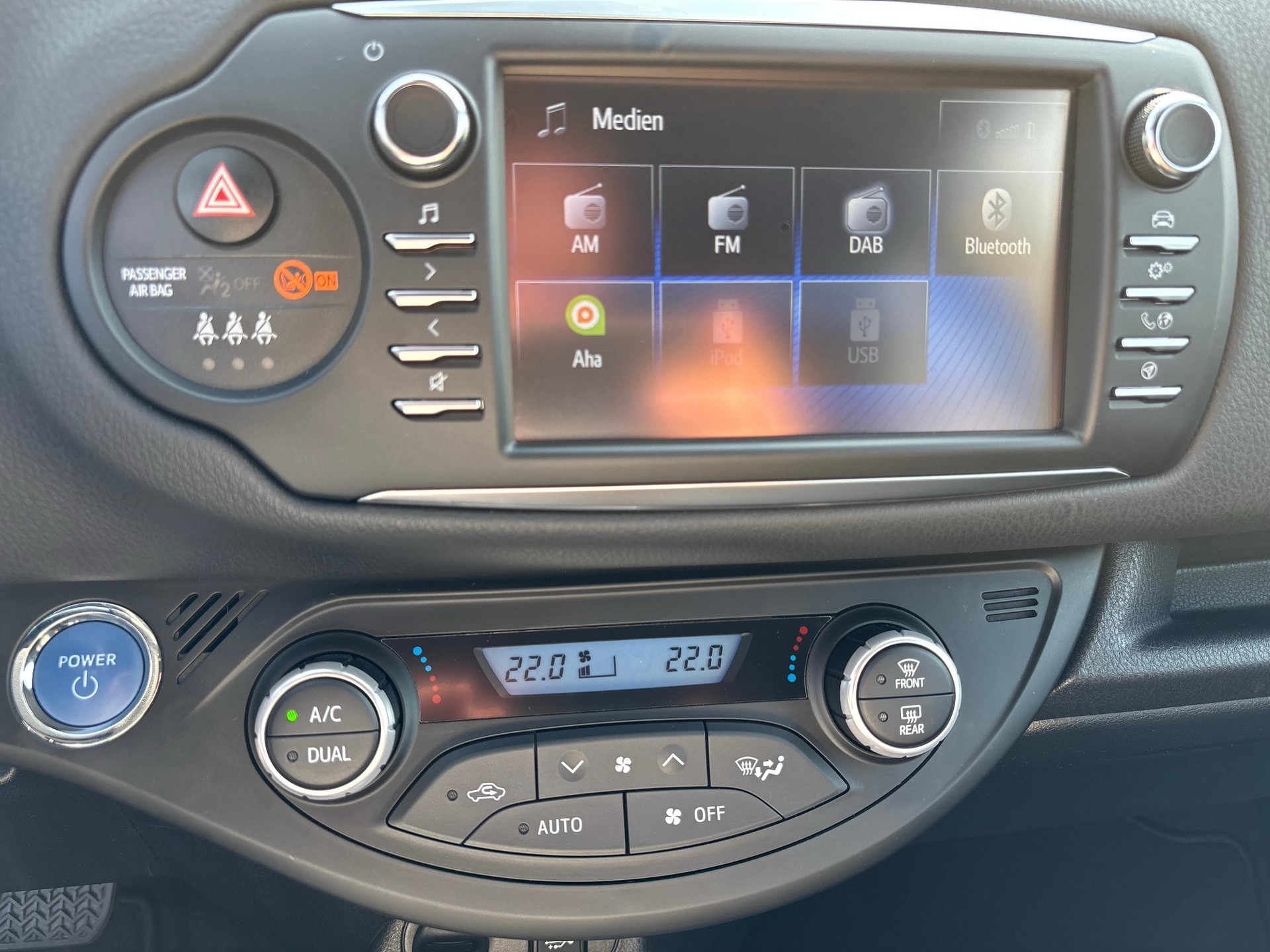 TOYOTA Yaris 1.5 VVT-i HSD Premium-image-17