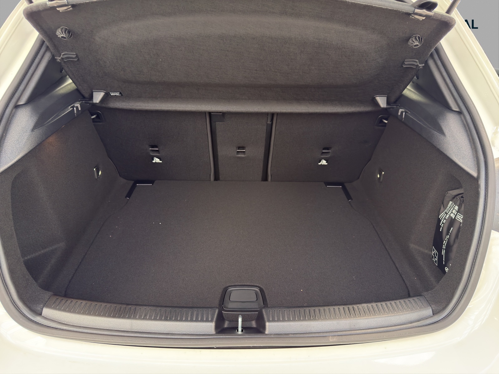 MERCEDES-BENZ A 220 4Matic 8G-DCT-image-15
