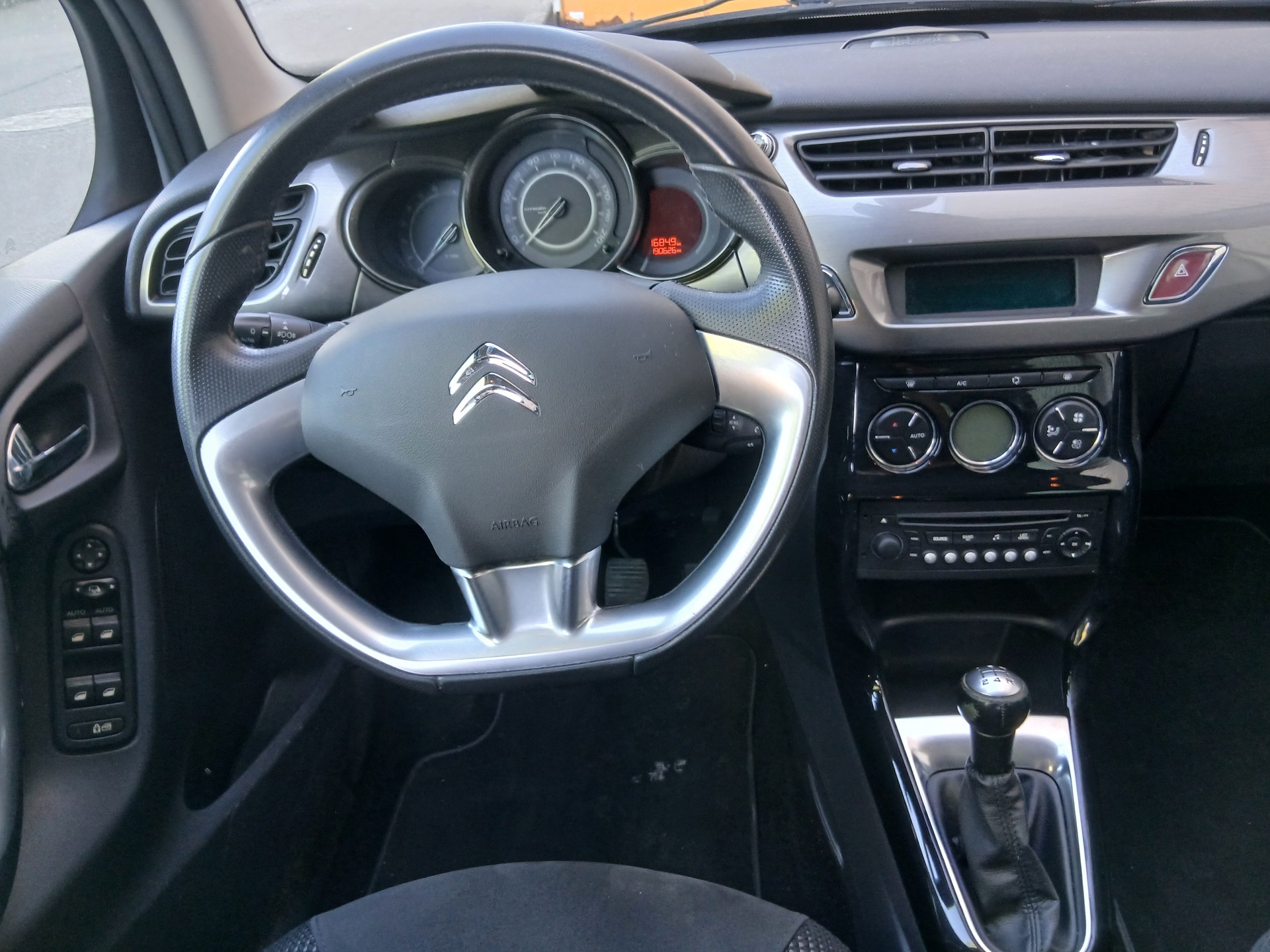 CITROEN C3 1.4i 16V Exclusive-image-7