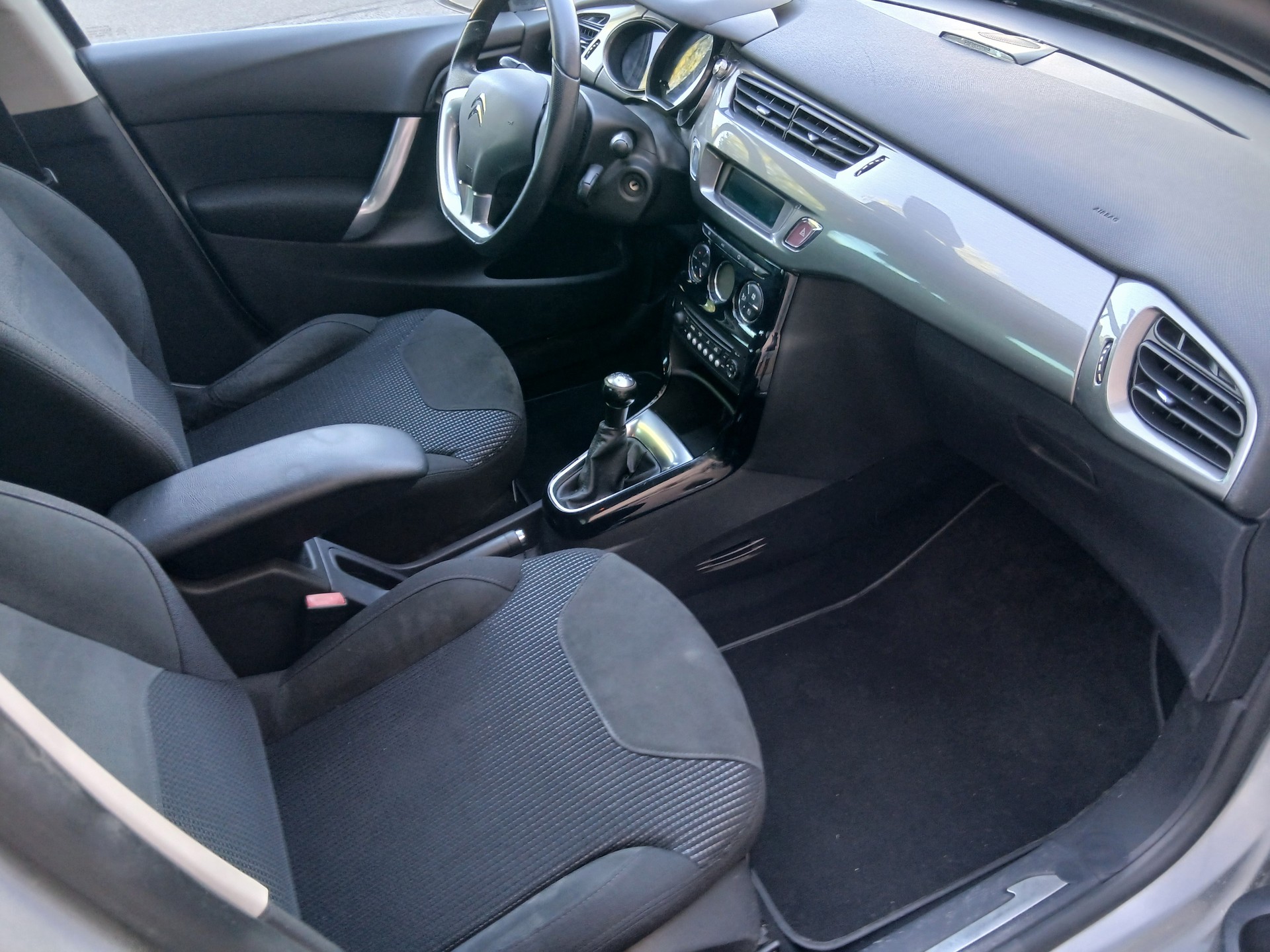 CITROEN C3 1.4i 16V Exclusive-image-8