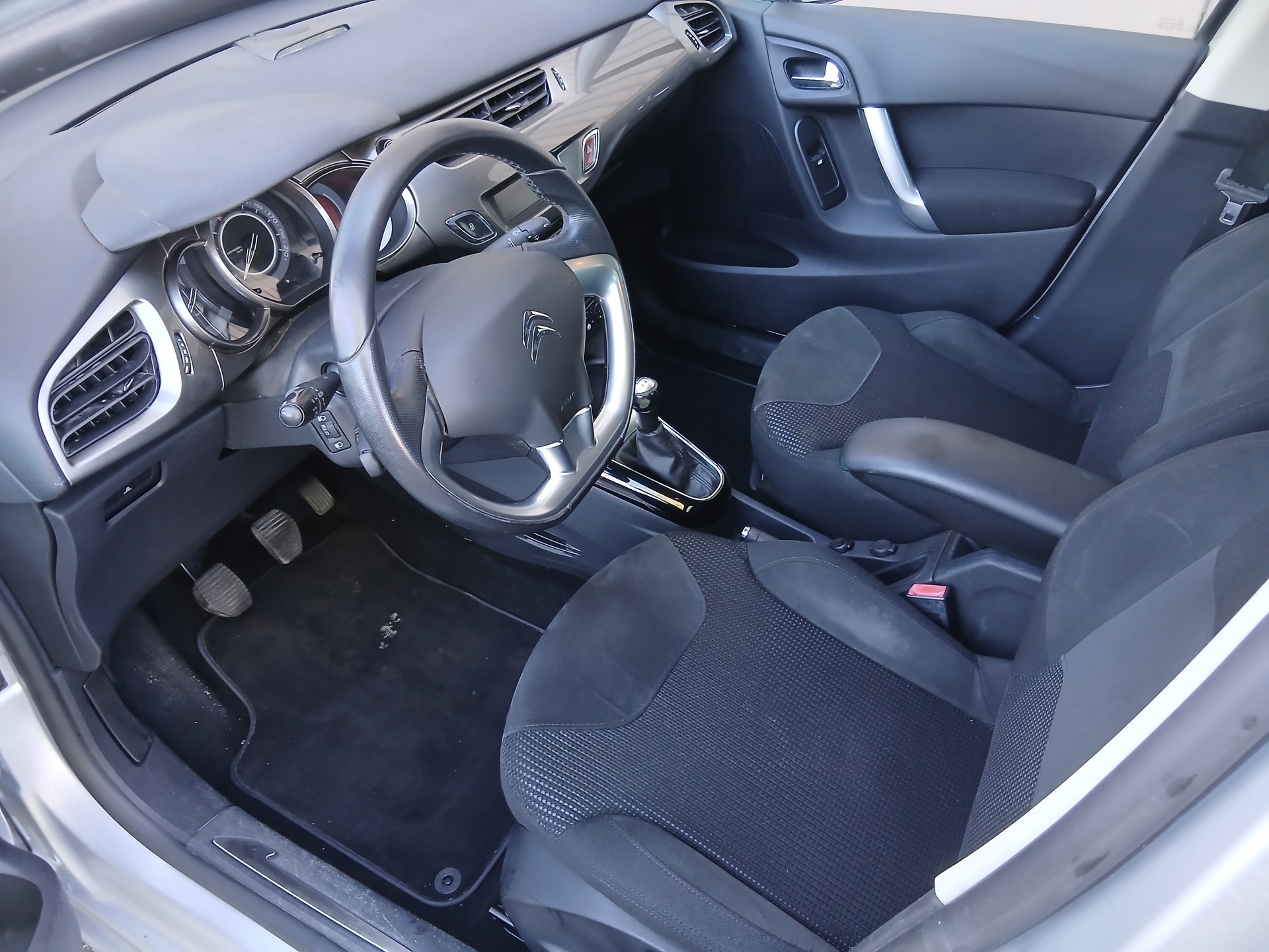 CITROEN C3 1.4i 16V Exclusive-image-6