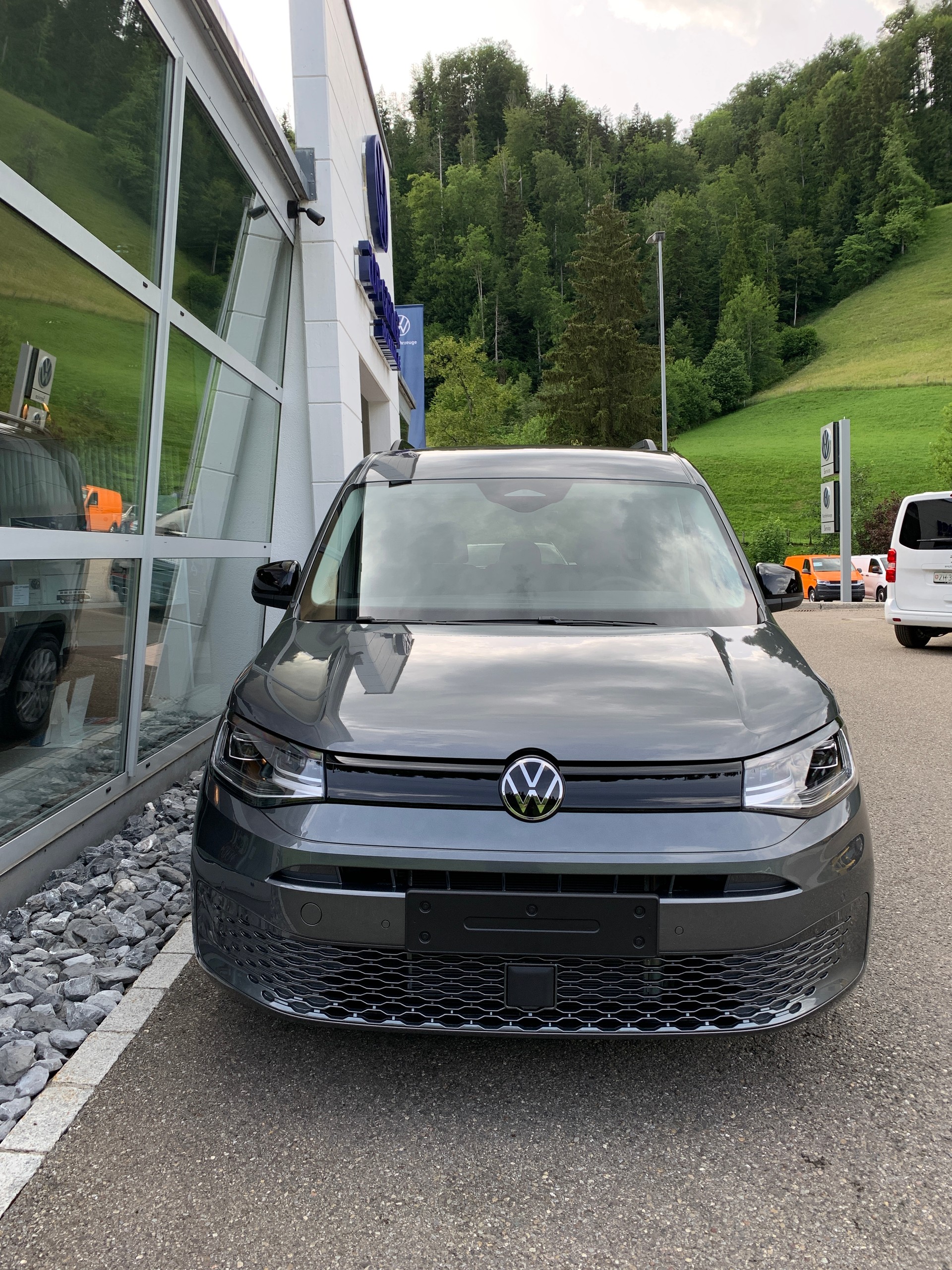 VW Caddy 2.0 TDI Liberty 4Motion-image-1