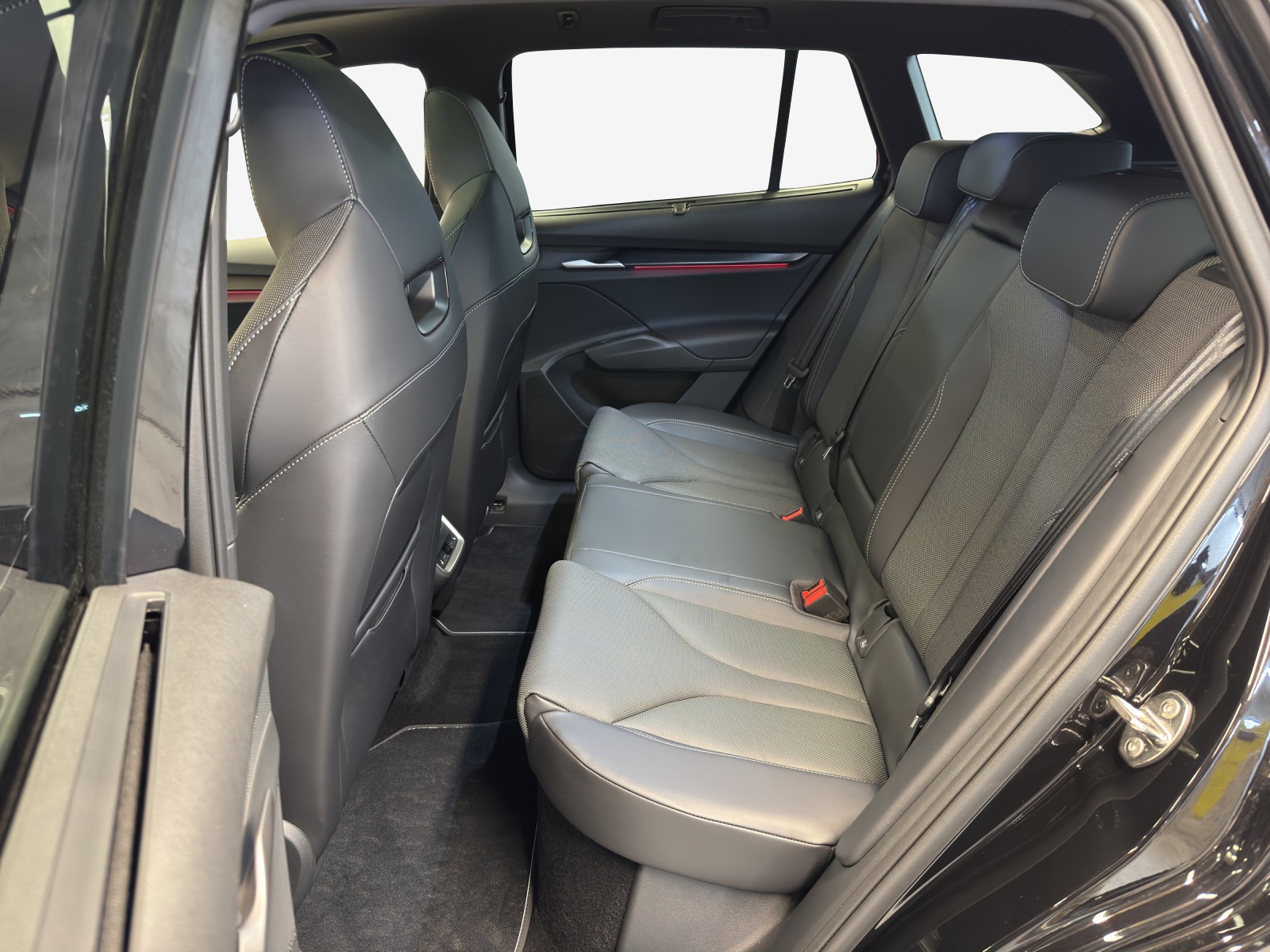 SKODA Enyaq 4x4 RS-image-11