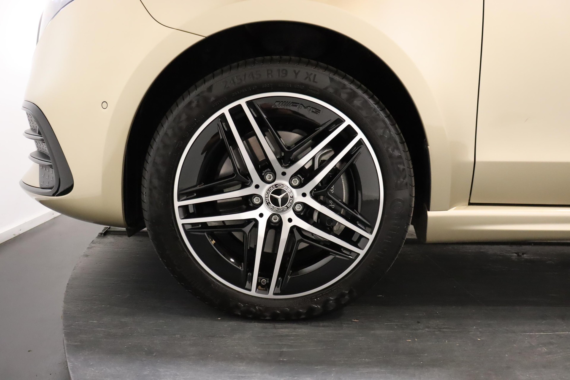 MERCEDES-BENZ V 300 d Avantgarde kurz Van-showroom-element-3