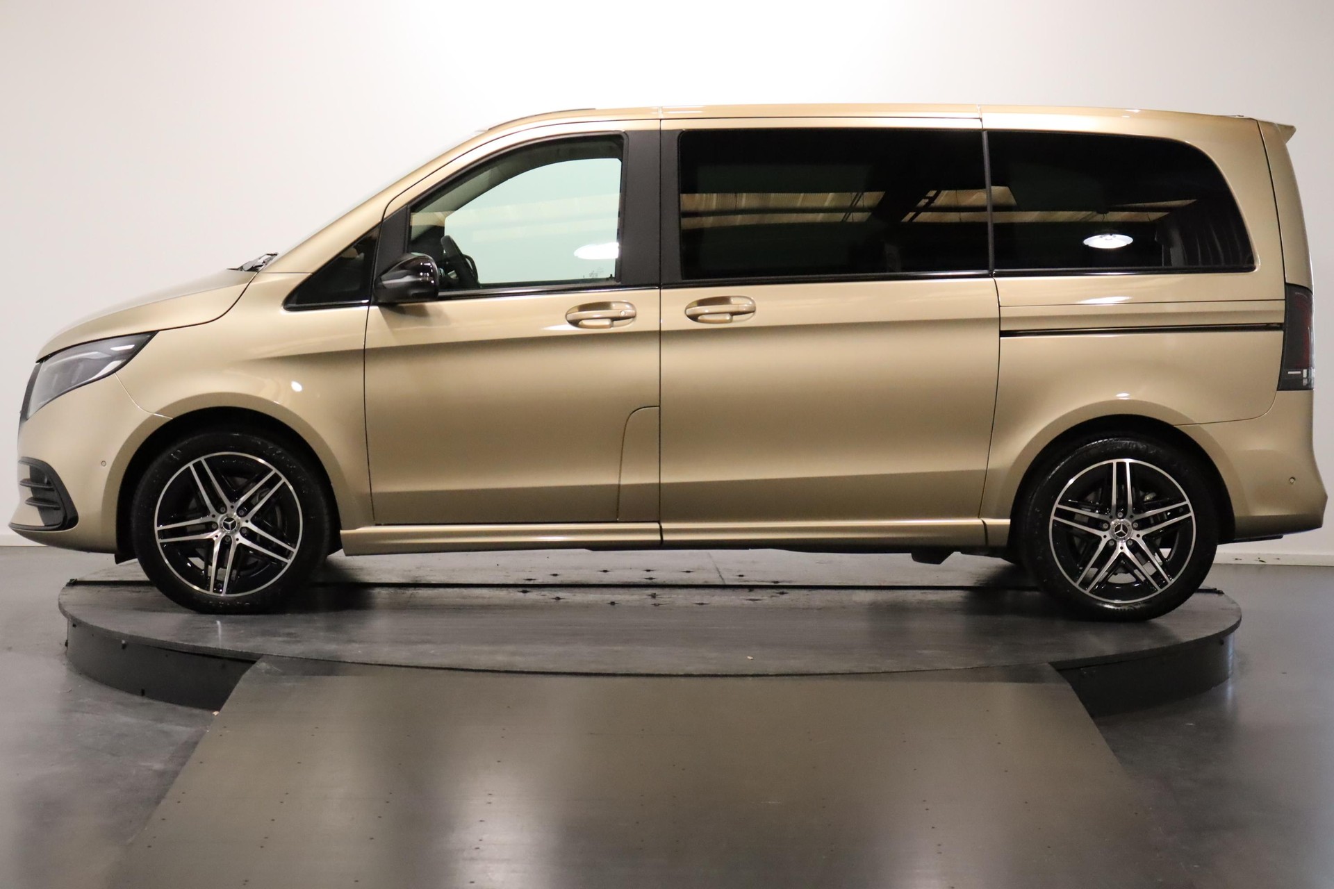 MERCEDES-BENZ V 300 d Avantgarde kurz Van-showroom-element-1