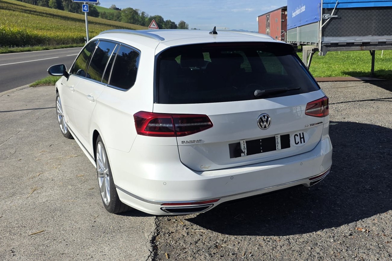 VW Highline (R Line) 240PS Diesel 4MOTION-image-2