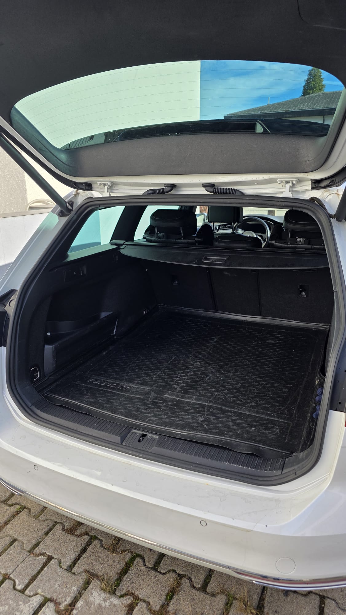 VW Highline (R Line) 240PS Diesel 4MOTION-image-4
