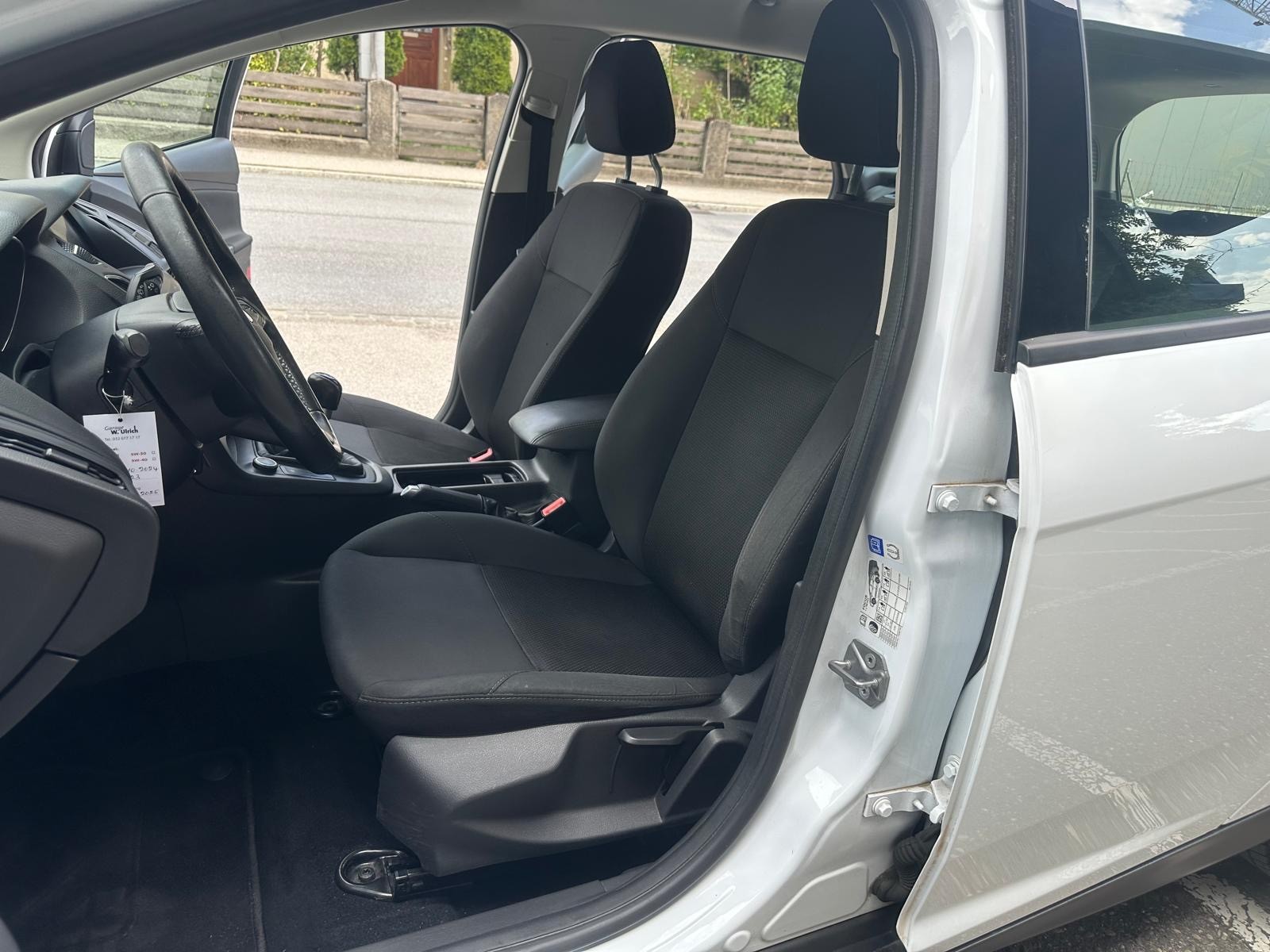 FORD Focus 1.0 SCTi Business-image-9