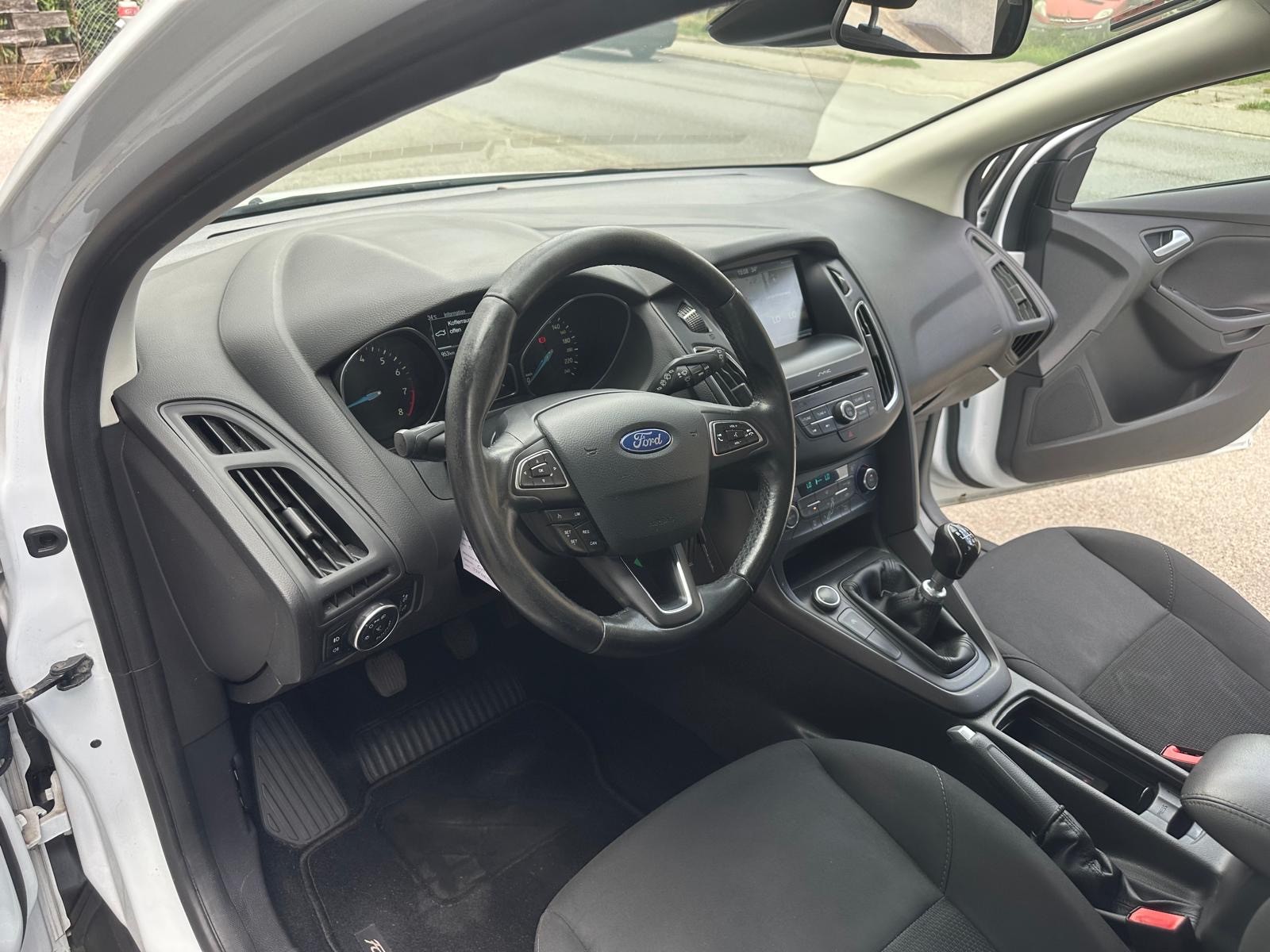 FORD Focus 1.0 SCTi Business-image-8
