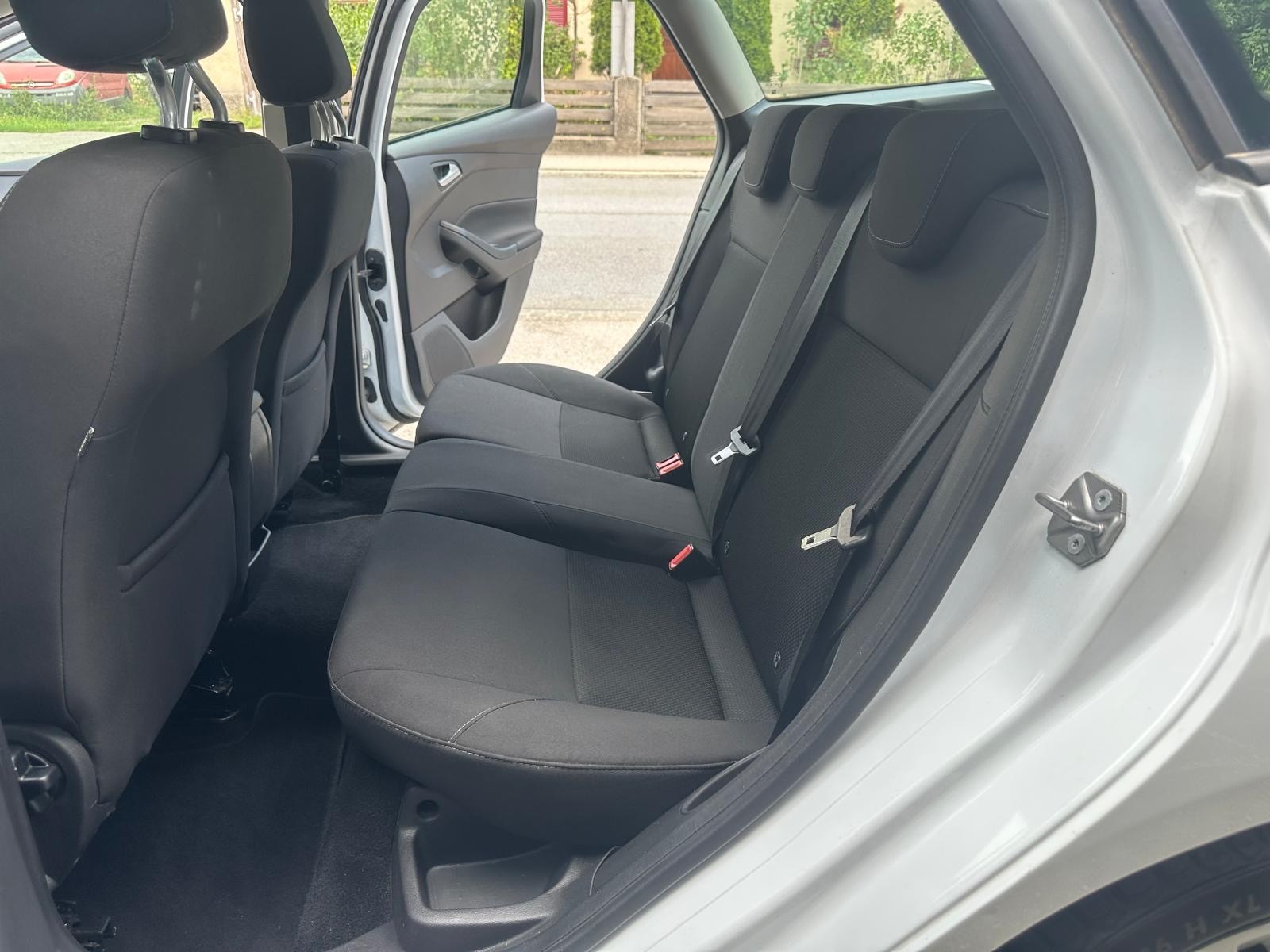 FORD Focus 1.0 SCTi Business-image-10