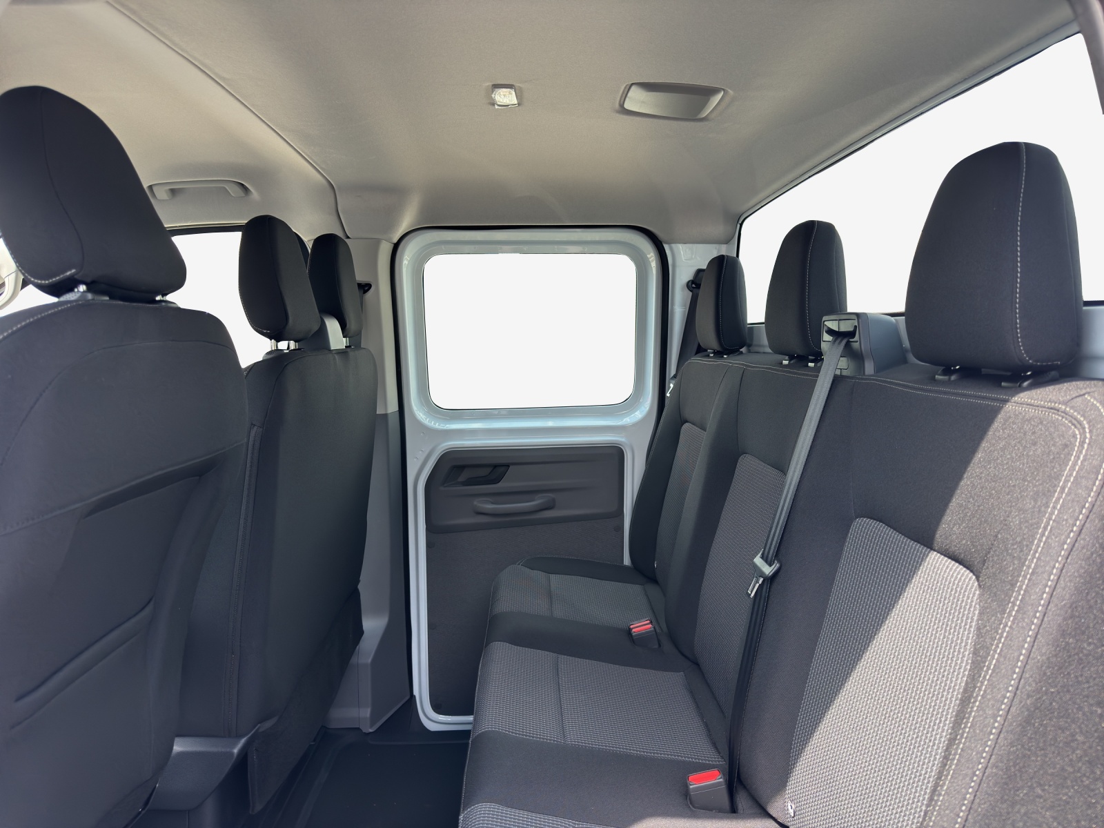 VW Transporter 2.0 TDI Automat-image-11
