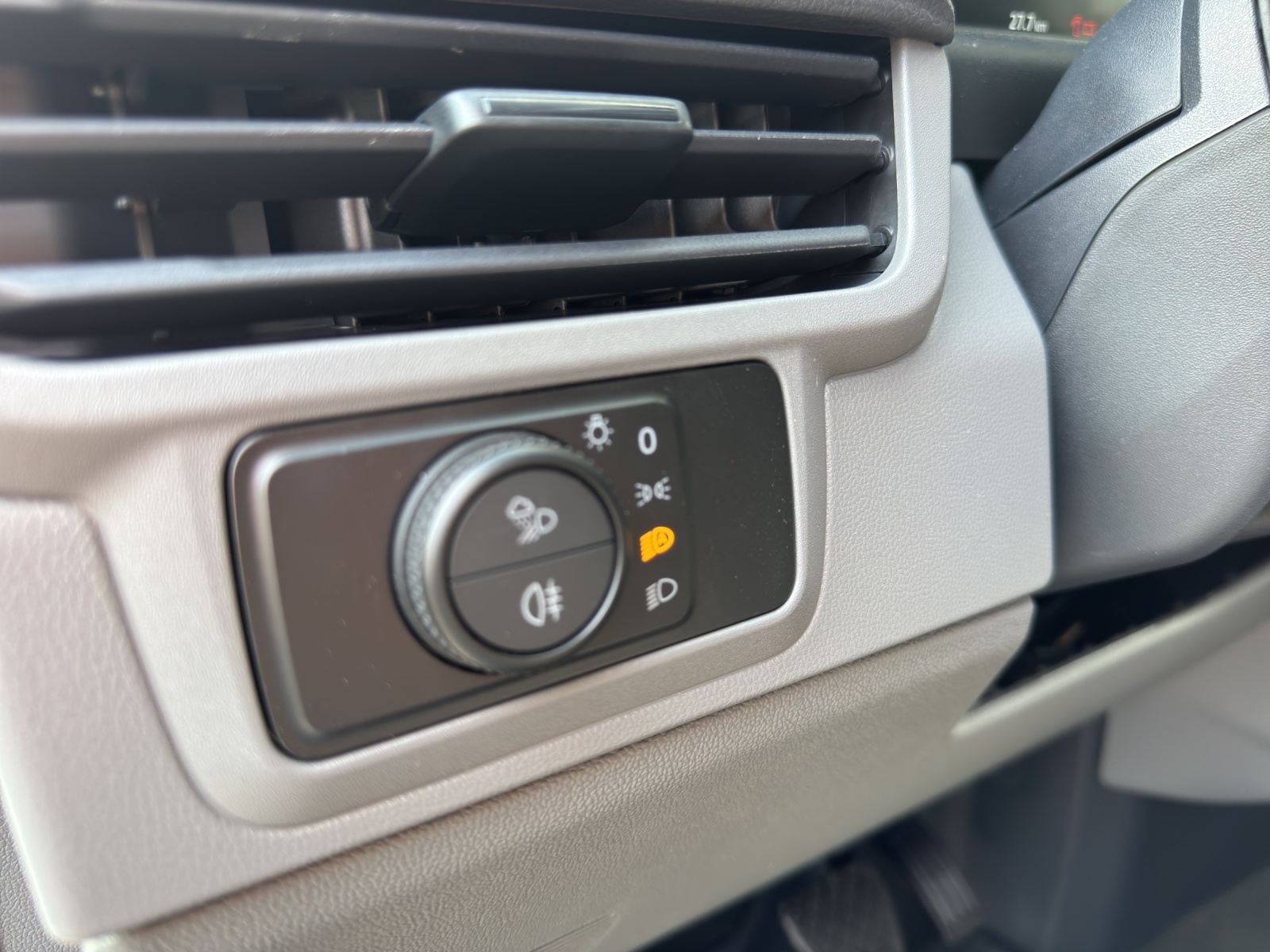 VW Transporter 2.0 TDI Automat-image-14