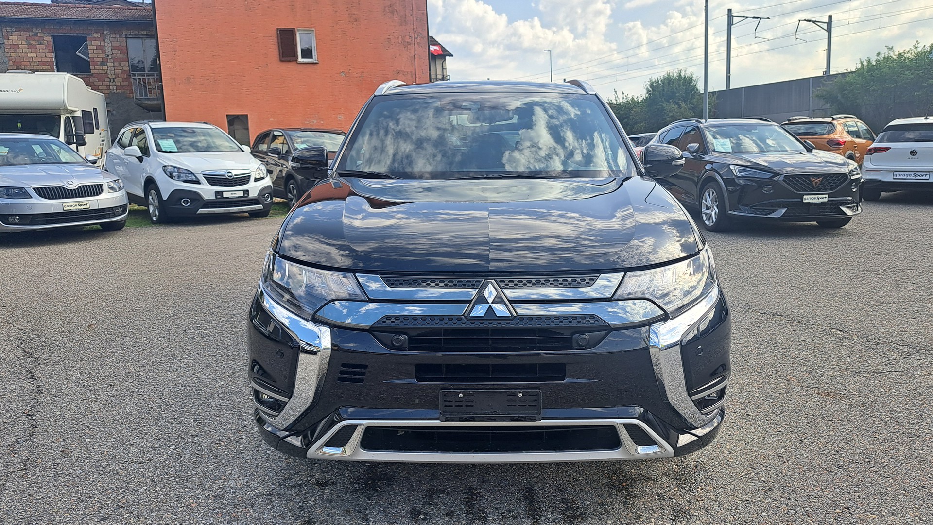 MITSUBISHI Outlander 2.4 PHEV Diamond 4WD Automatic-image-1